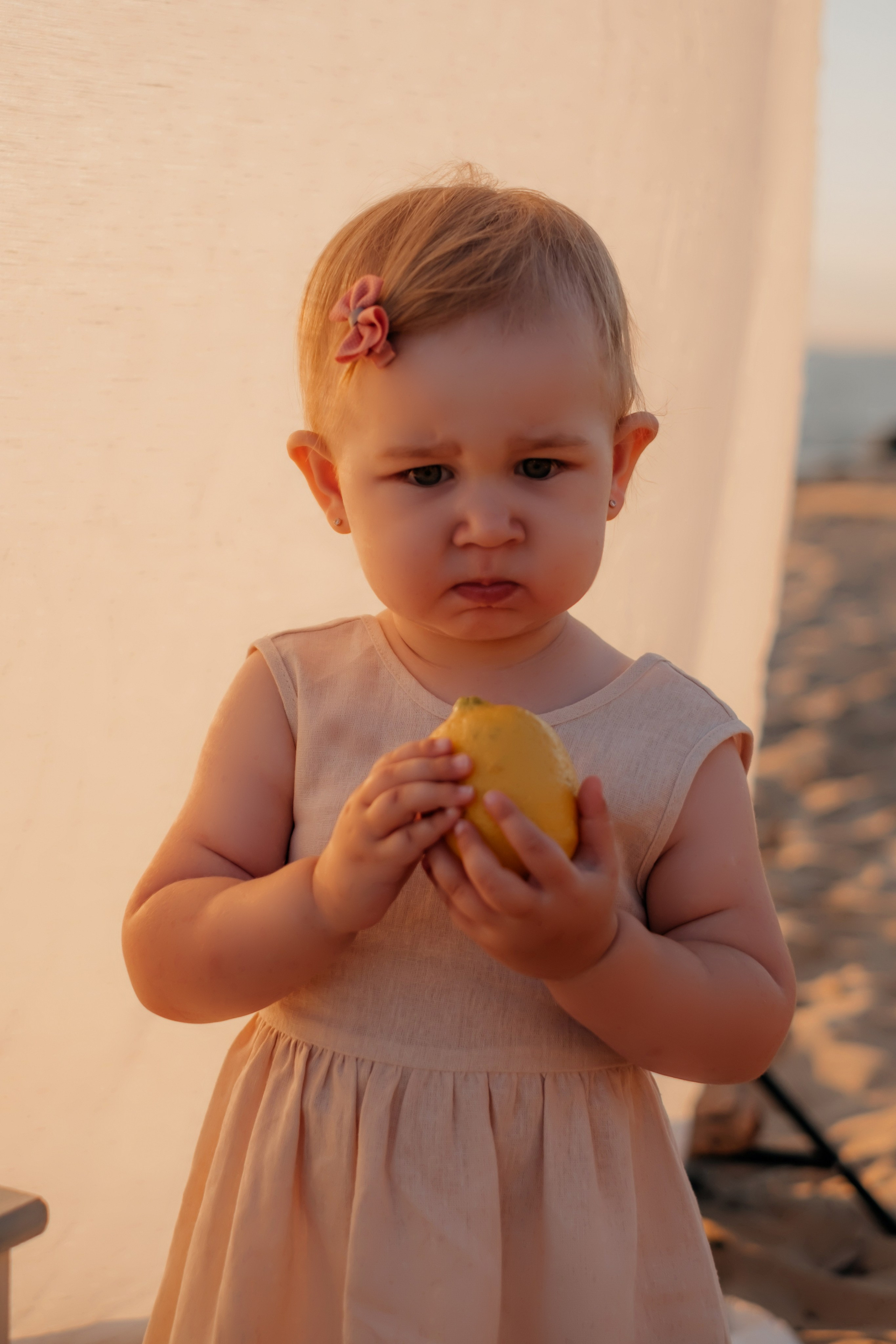 Катя с дочками на берегу. Фотограф в Новосибирске Диана Ильиных
