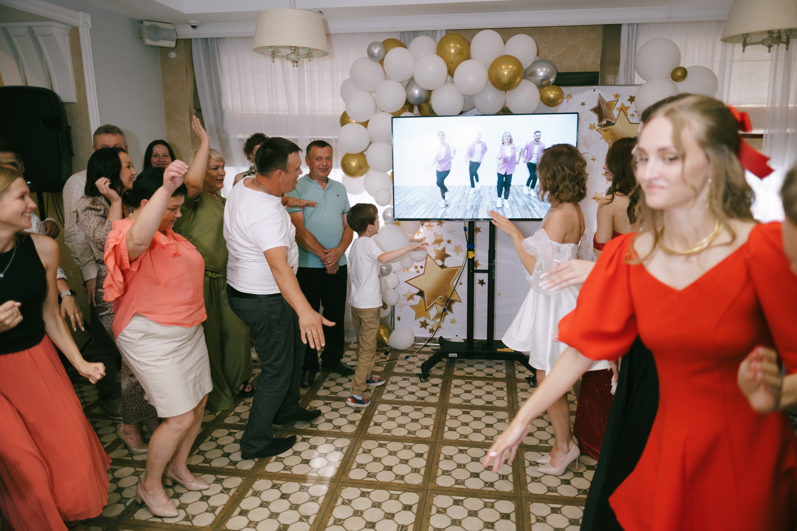 Выпускной школа 33. Свадебный и репортажной фотограф Денис Ожигин в Краснодаре и Краснодарском крае