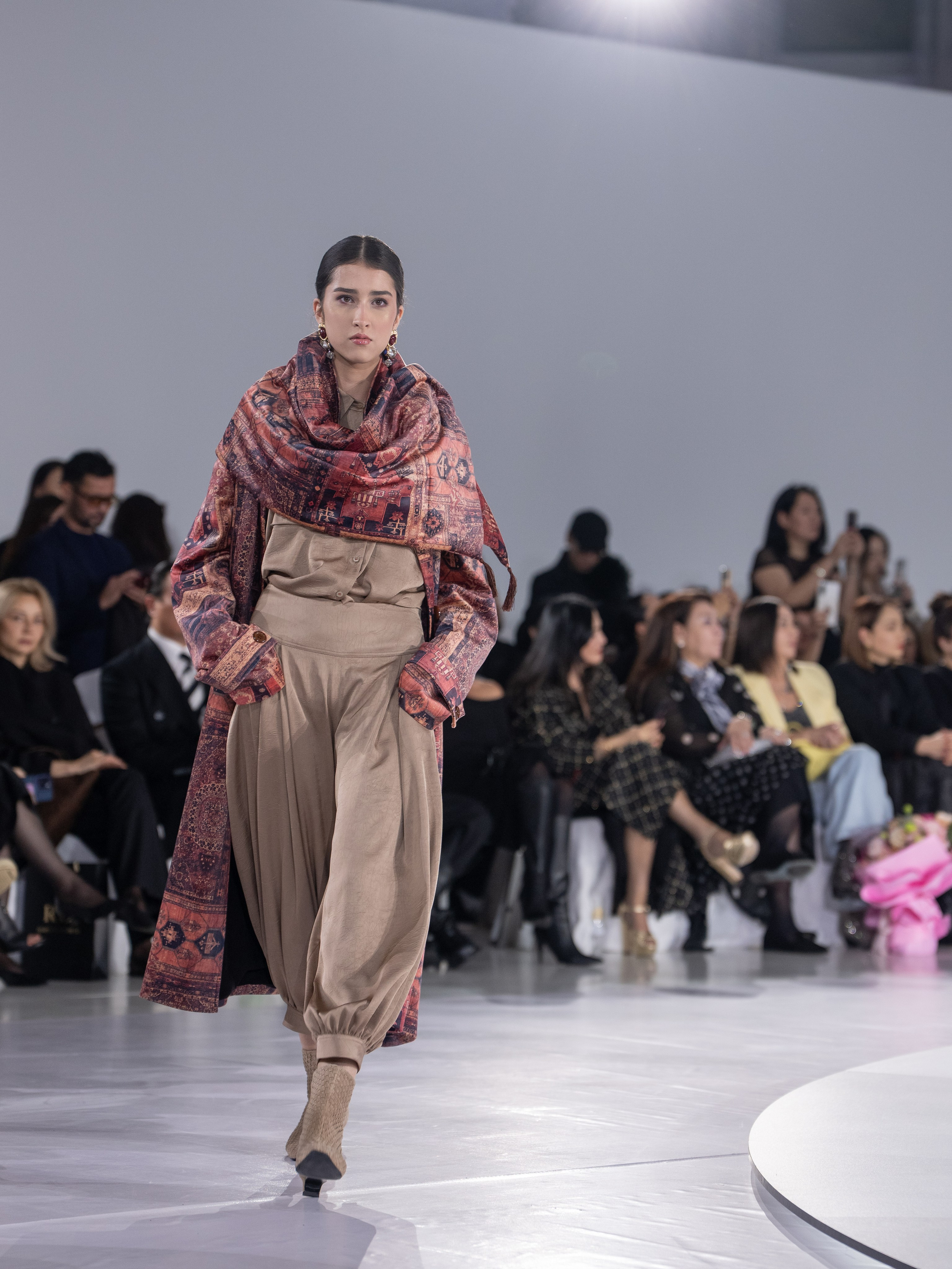 Дизайнер Aida Kaumenova. Сайт Алматинского НЮ АРТ, будуар и фэшн фотографа Дениса Карпенко