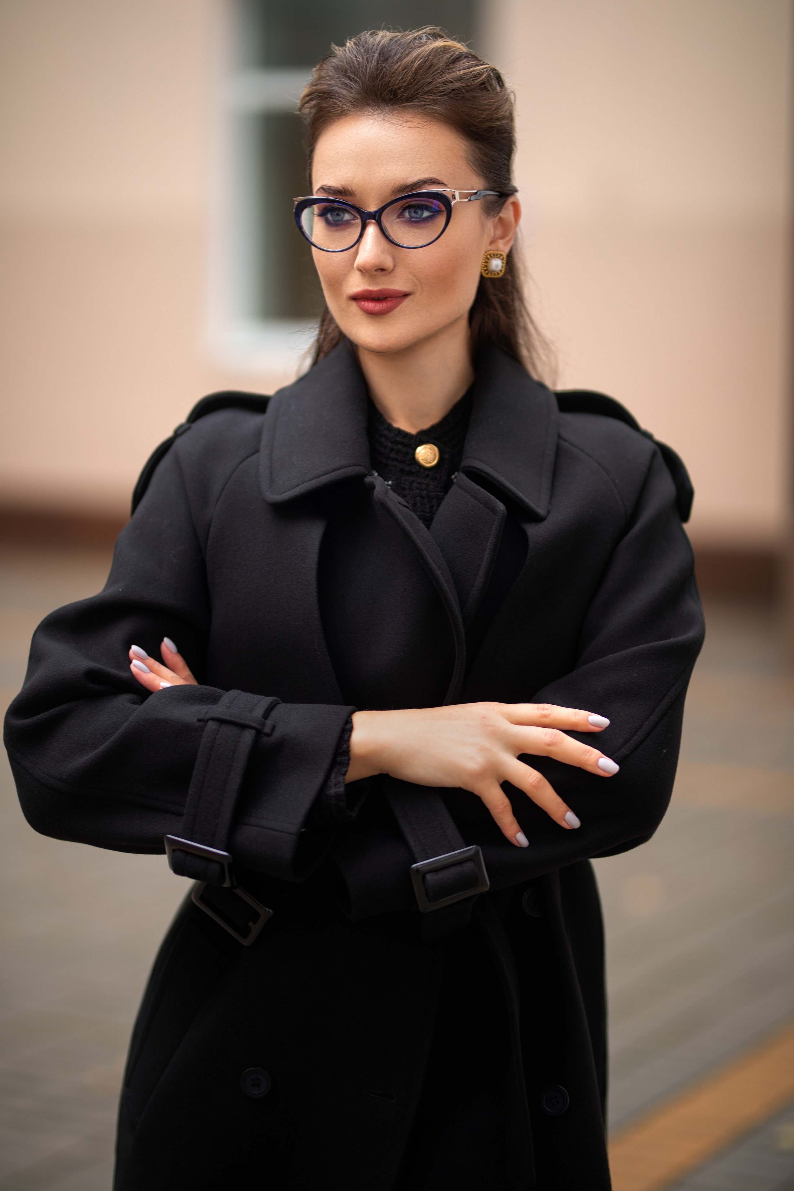 Студийный фотосет с Анастасией в минимальном интерьере в формате для «себя»