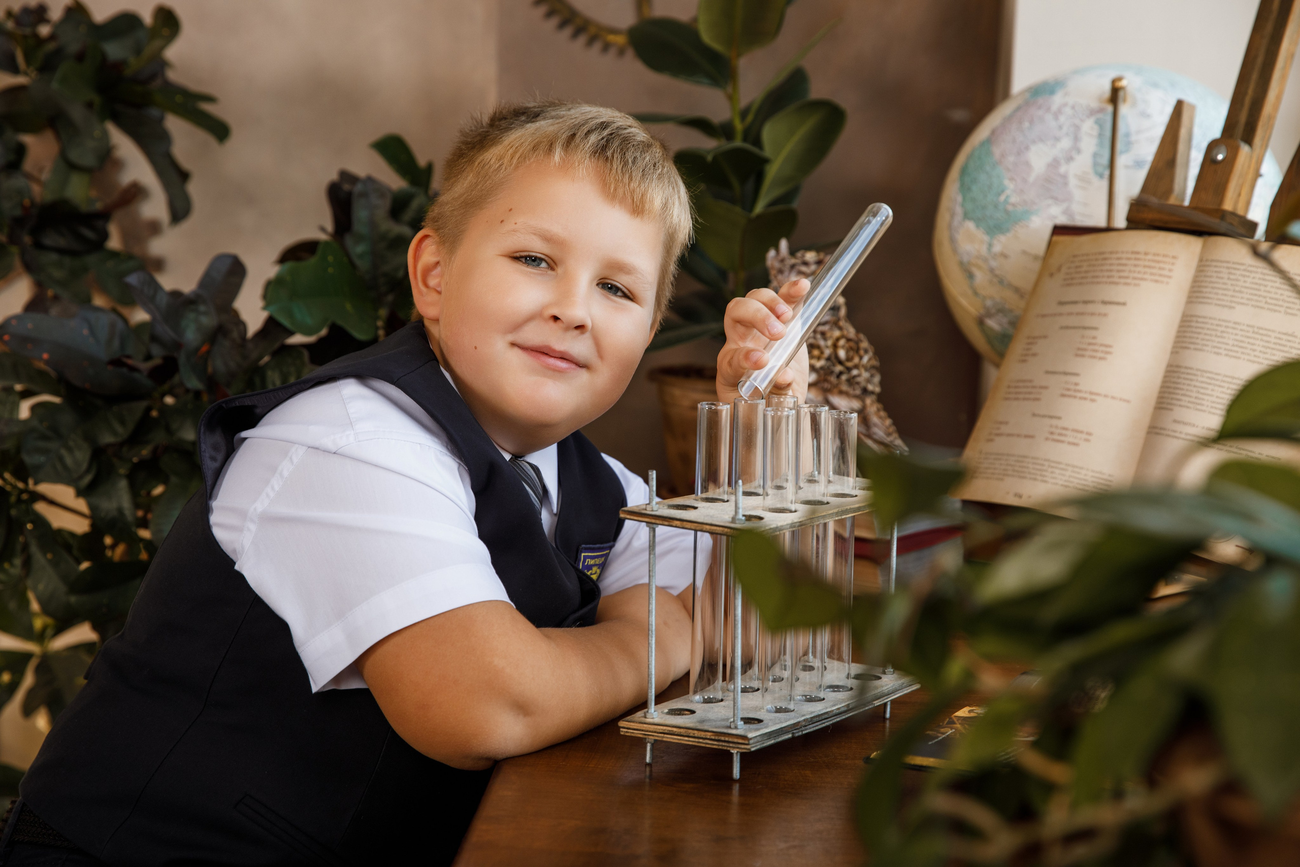 В фотозоне «Исследователь». Выпускные альбомы Евгении Виноградовой г. Липецк