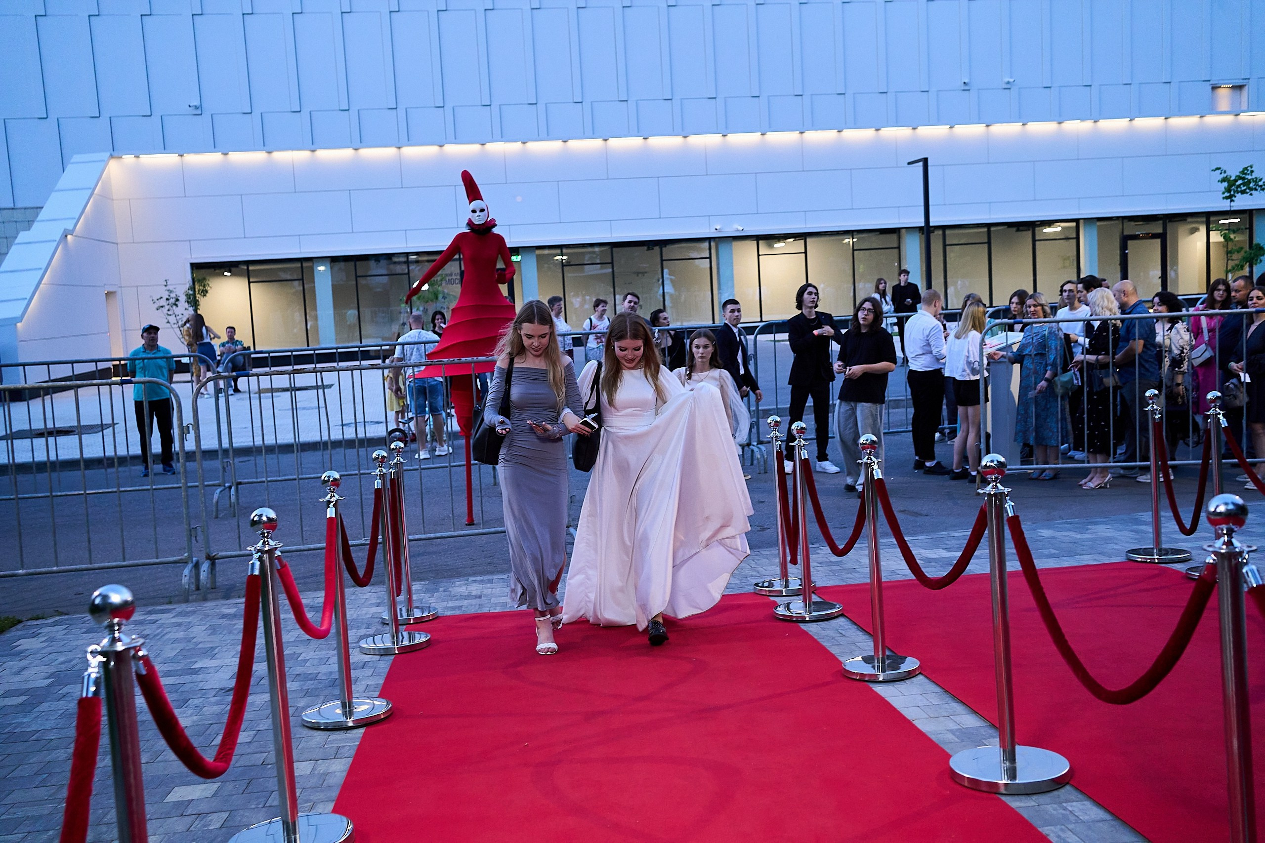 Выпускной 2024 концертный зал Академия ВТБ. Фотограф и Видеограф в Москве. Олег Корушев