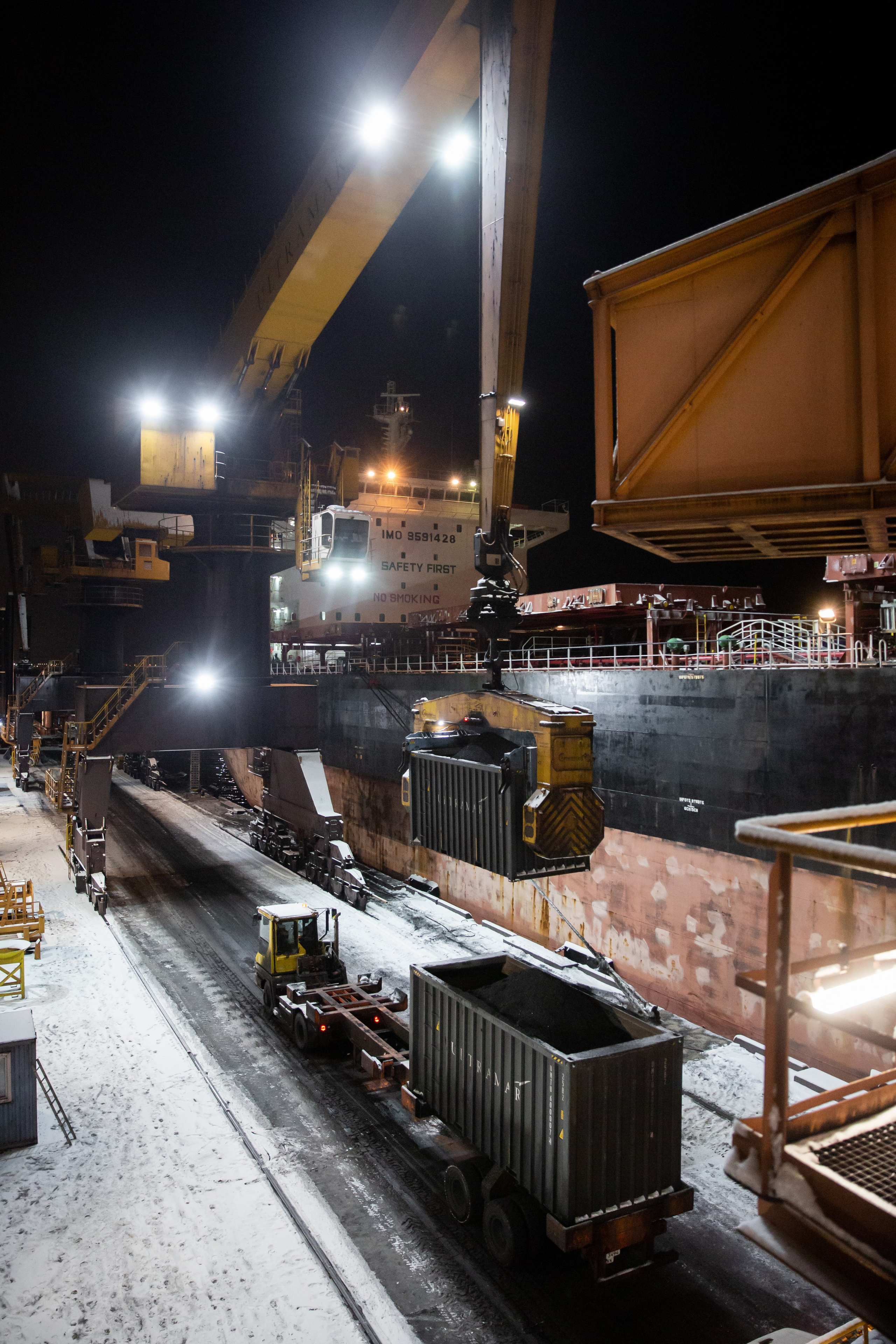 Зимняя разгрузка ULTRAMAR. Снимаю съемки