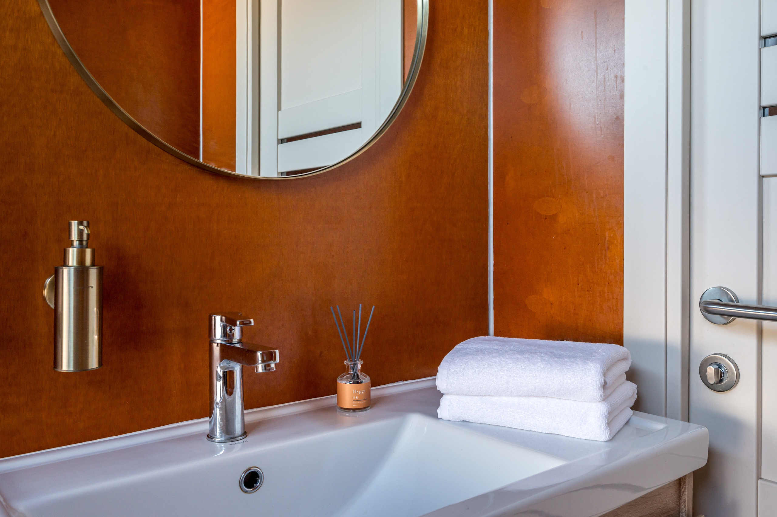 Хаусботы для вечеринок и бизнес-встреч. Интерьерный Фотограф Москва Криста FLY Труфанова