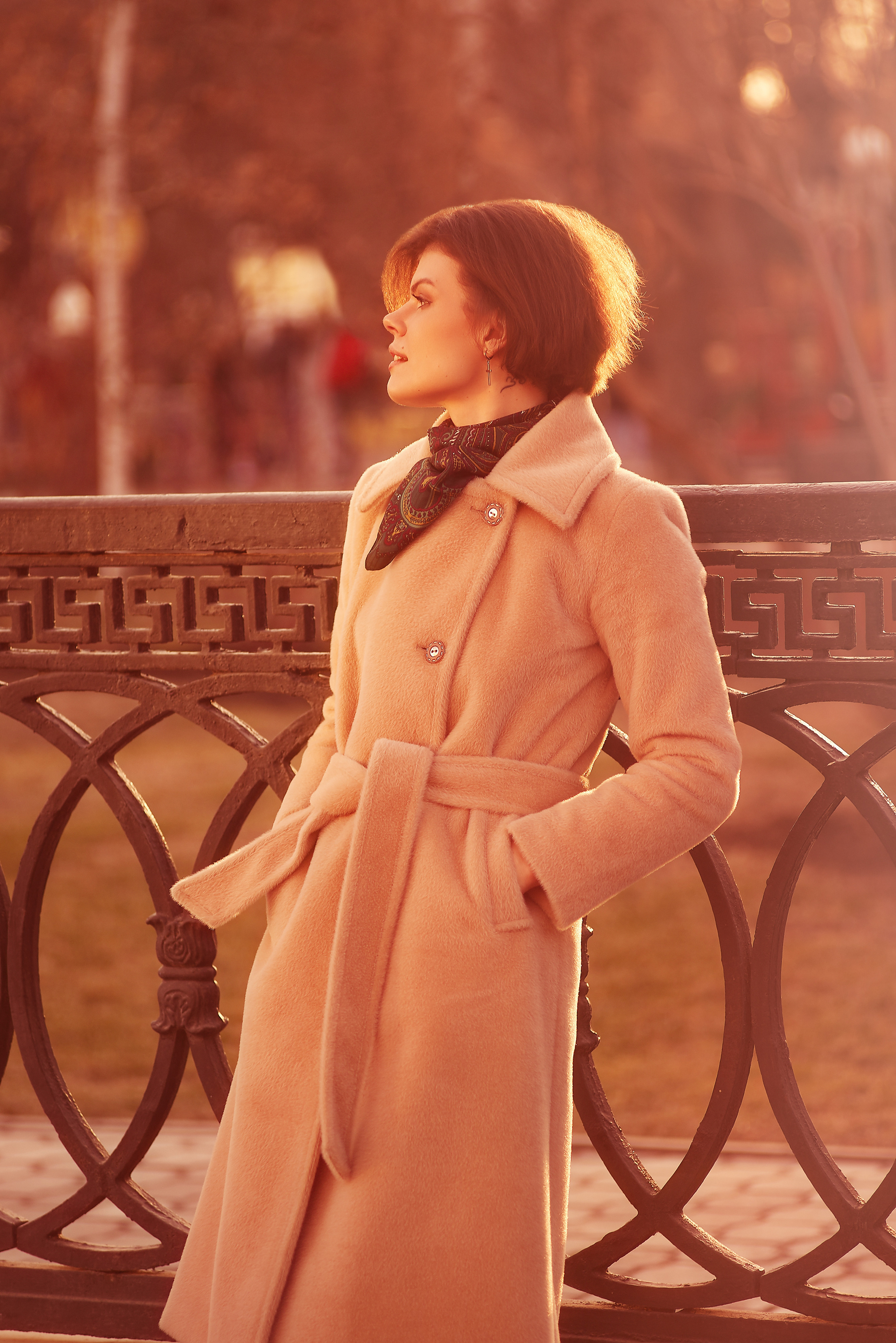 НЕЗНАКОМКА В КАФЕ. Студийный, семейный, свадебный, фэшн и ню фотограф в Астрахани, производство выпускных альбомов. Руслан Кондрашин