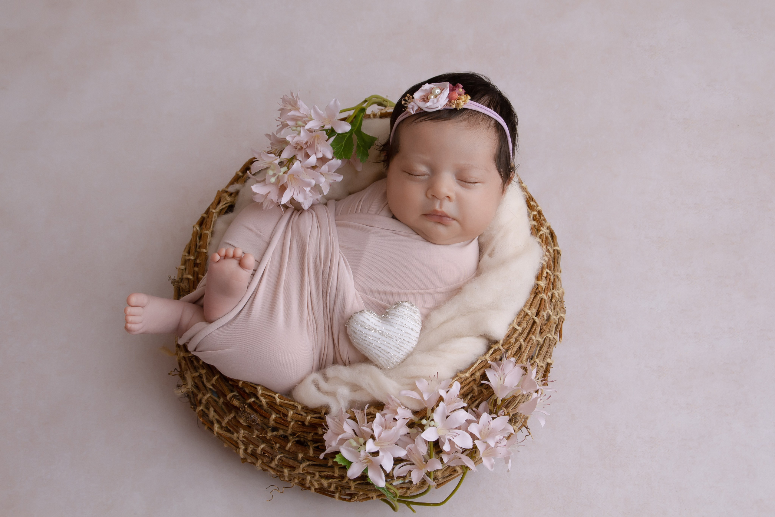 Портфолио. Самая первая фотосессия малыша! Профессиональная съемка новорожденных Newborn в Москве и МО!