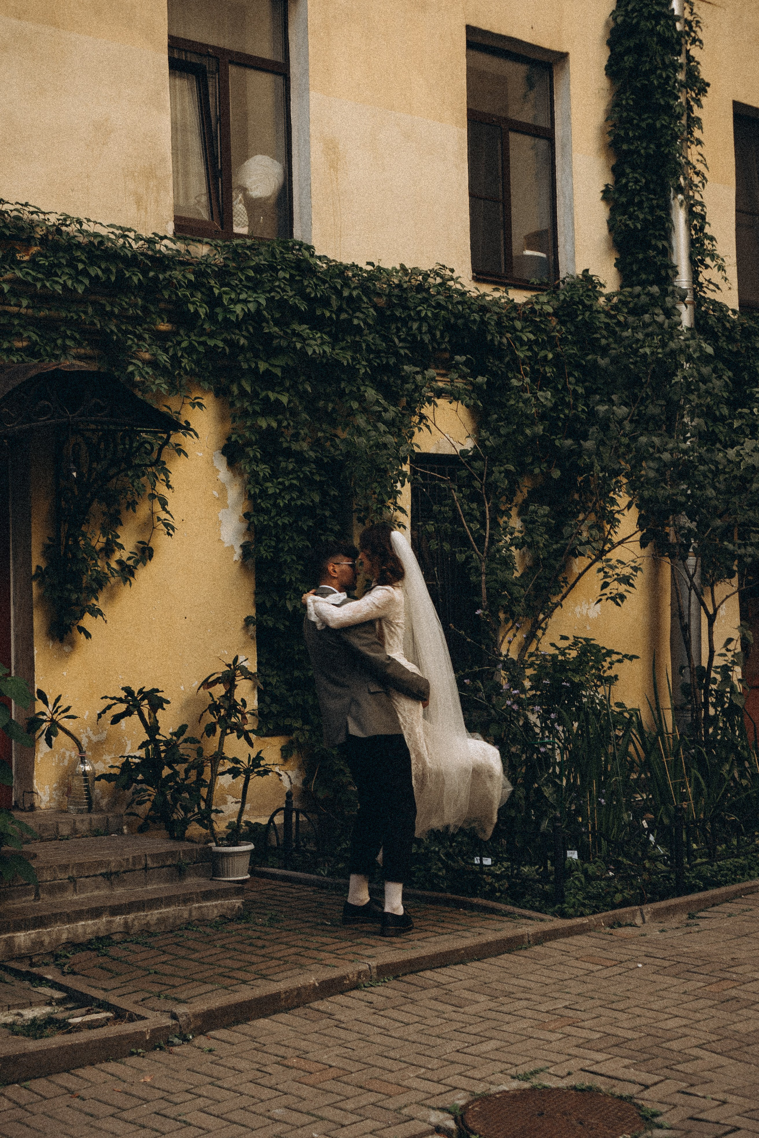 СВАДЕБНАЯ ПРОГУЛКА ВОЗЕ ИСАИКЕВСКОГО СОБОРА АСТОРИИ И ЗАКОНОДАЛЕТНОГО СОБРАНИЯ. Профессиональный фотограф, Санкт-Петербург — Виктория Богомолова