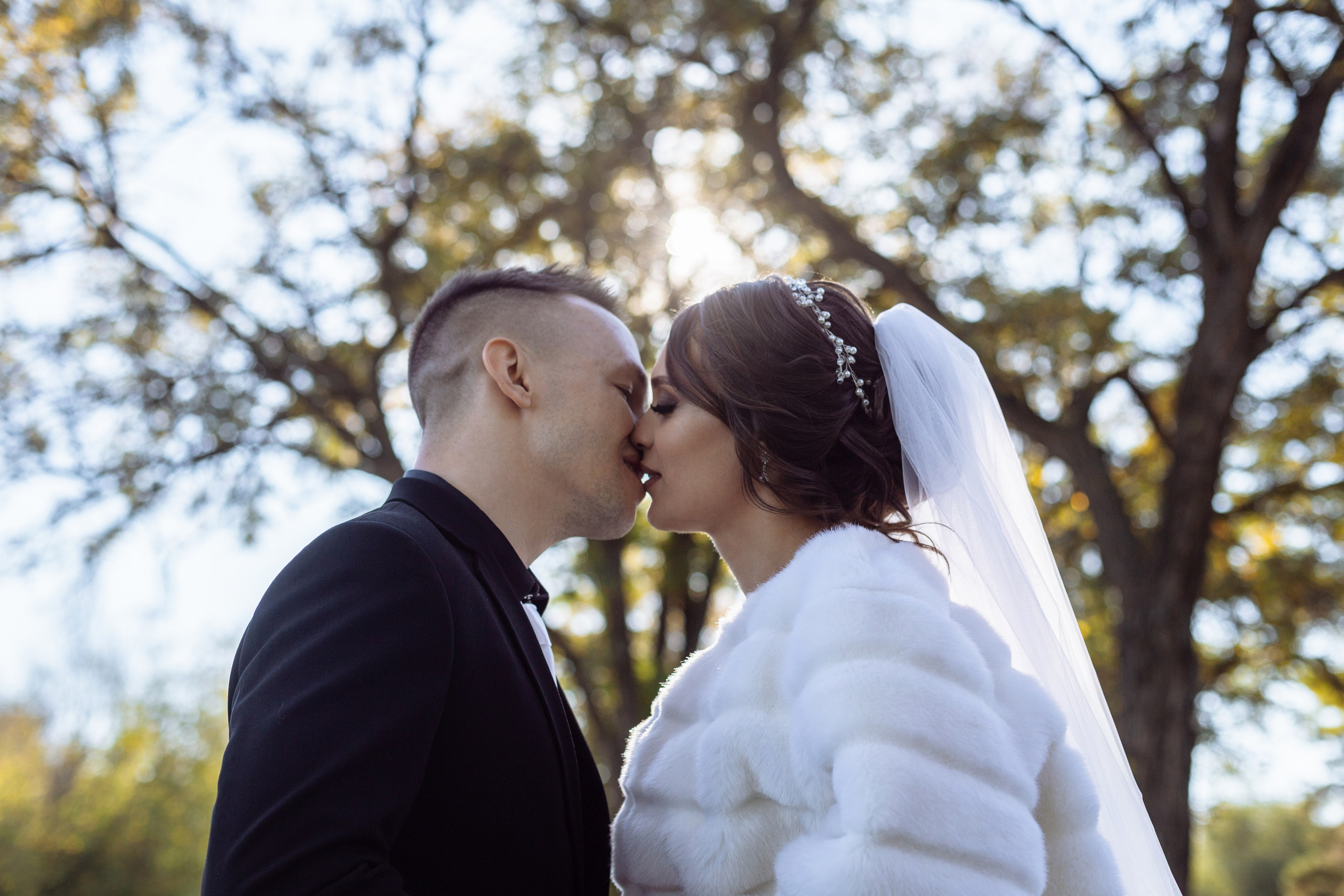 Павел, Мария — фотографии в студии и парке. Событийный фотограф Максим Бескоровайновнов