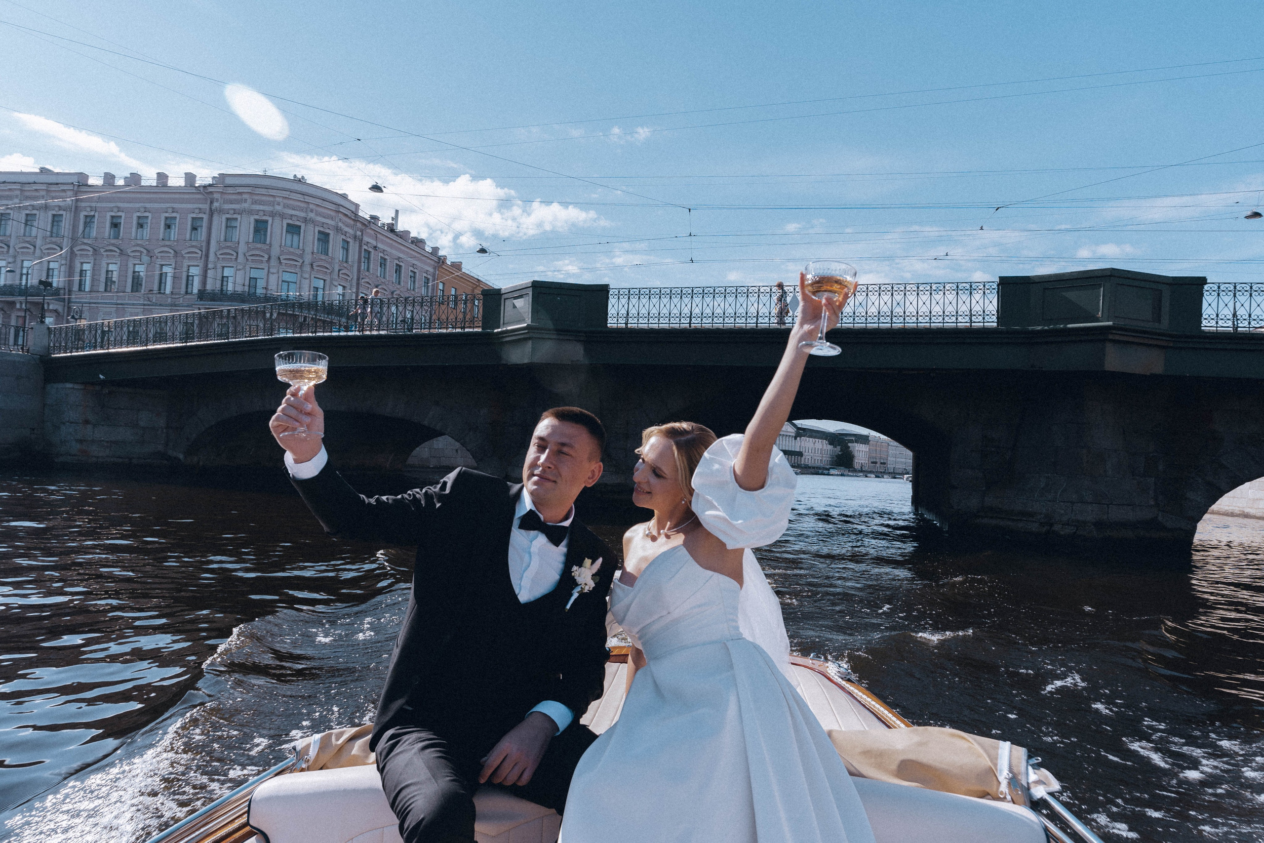 СВАДЕНБНАЯ СЬЕМКА НА КАТЕРЕ ПО КАНАЛАМ САНКТ-ПЕТЕРБУРГА И В АКВАТОРИИ НЕВЫ. Профессиональный фотограф, Санкт-Петербург — Виктория Богомолова