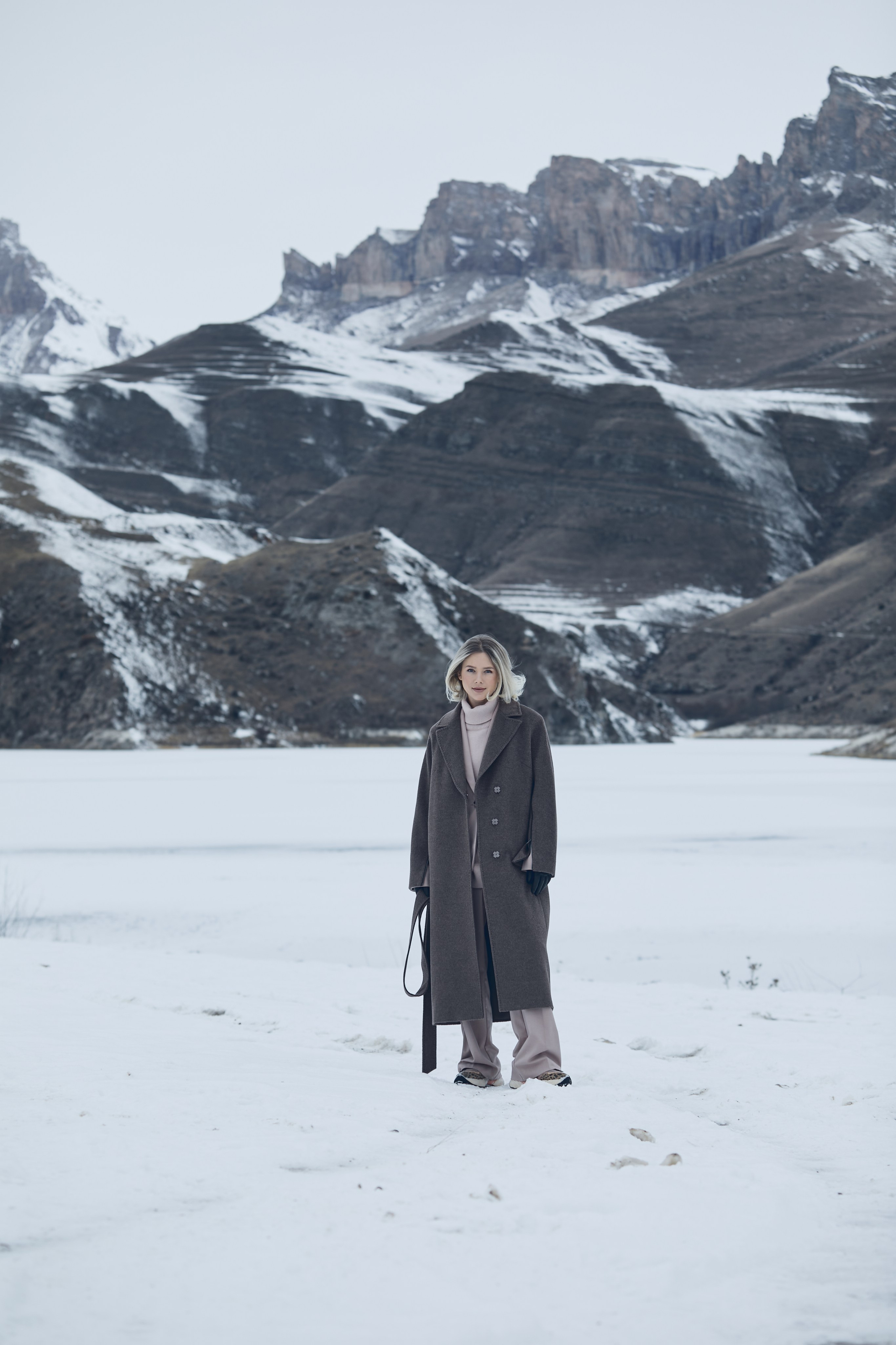 Выездная съемка для бренда одежды. Фотограф Продюсер в горах КБР / Москва  Нальчик Горы