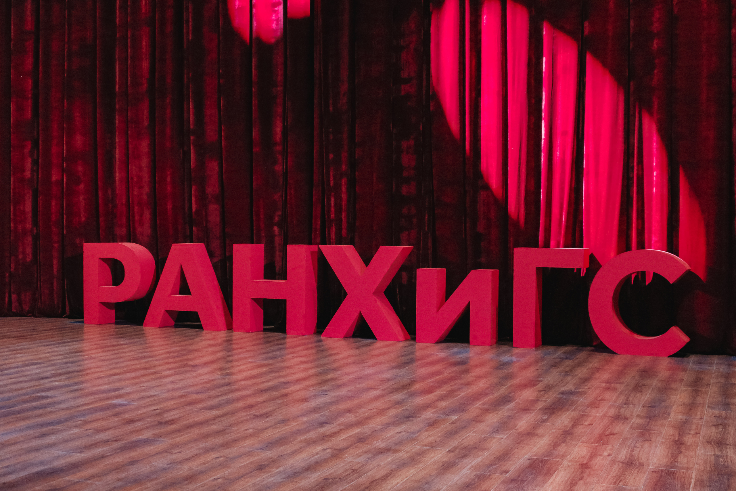 Репортажная съемка мероприятия "Церемония награждения ОССУ" 2022. Фотоаппарат: Canon 550D. Объектив: Canon EF-S 18-55mm f/3.5-5.6 IS STM