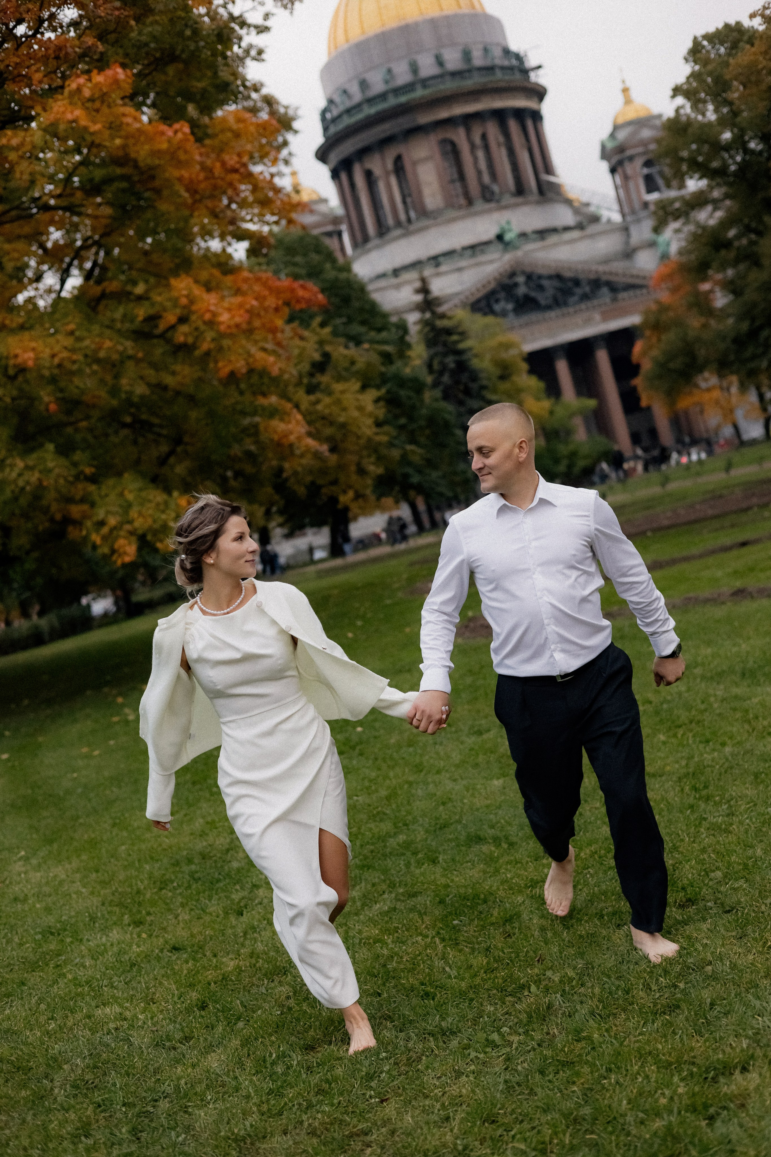 Свадебная прогулка у Исаакия. Свадебный фотограф в Санкт-Петербурге Ксения Кобышева