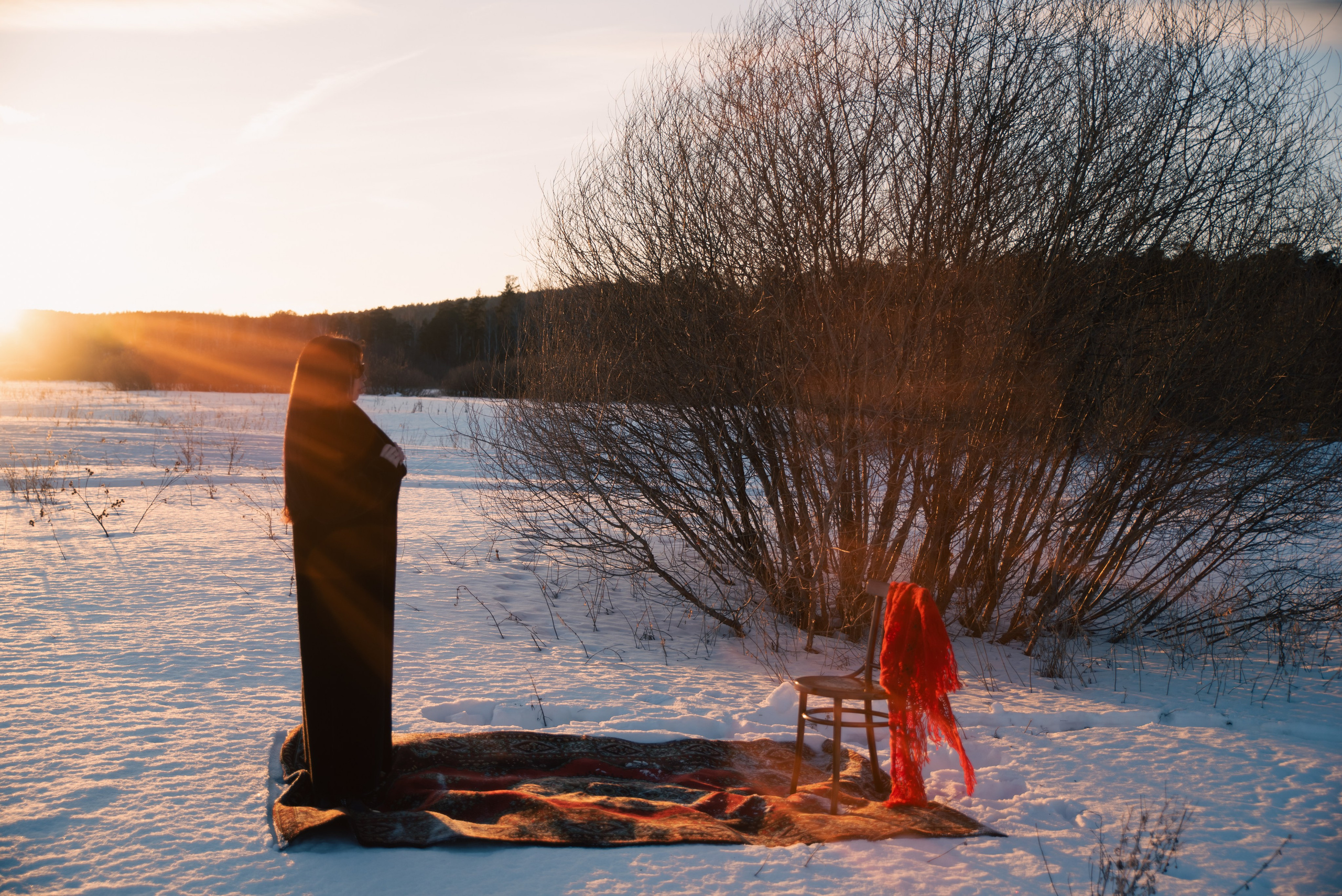 Фотосессия с красным ковром на снегу. Семейный фотограф в Миассе Ольга Широковская