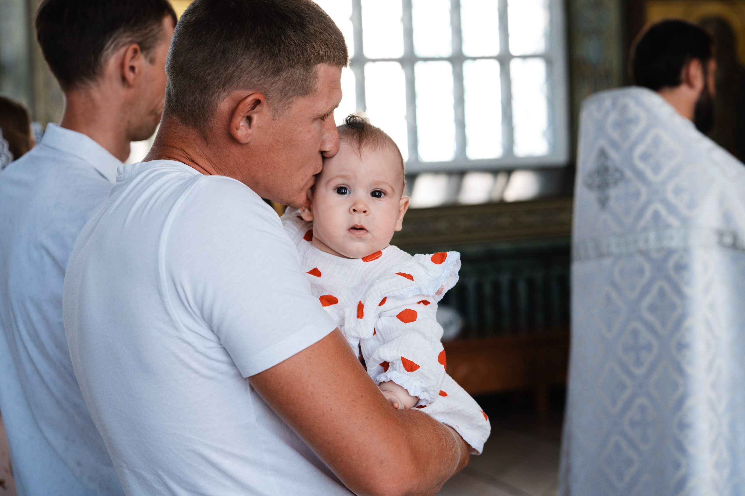 Таинство Крещения Дарьи (Храм Преполовения Пятидесятницы). Фотограф Ярута Оксана / Ростов-на-Дону