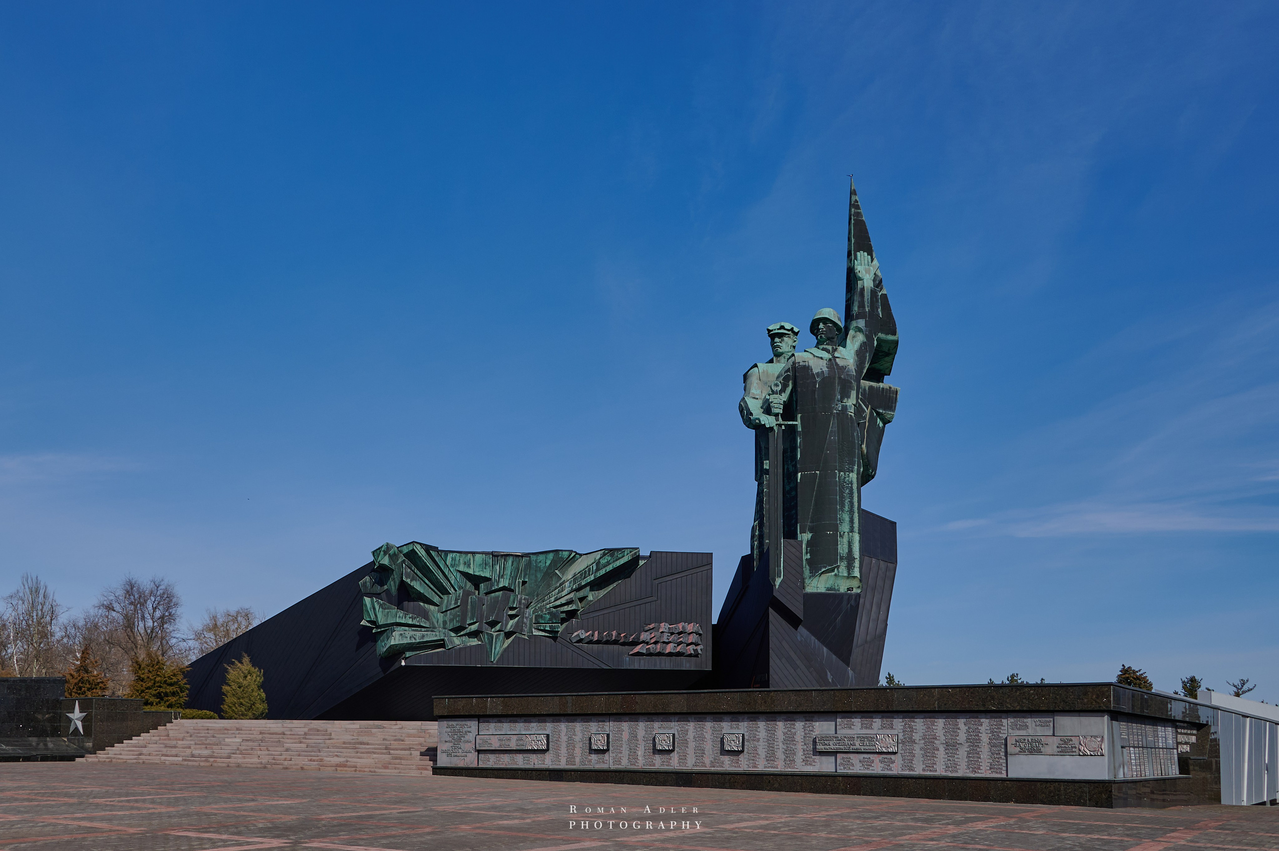 Фотографии Донецка. Уличные фото Донецка. Современный Донецк фото. Донецк сейчас фото. Фотограф Роман Адлер. Фото Донецк 2024