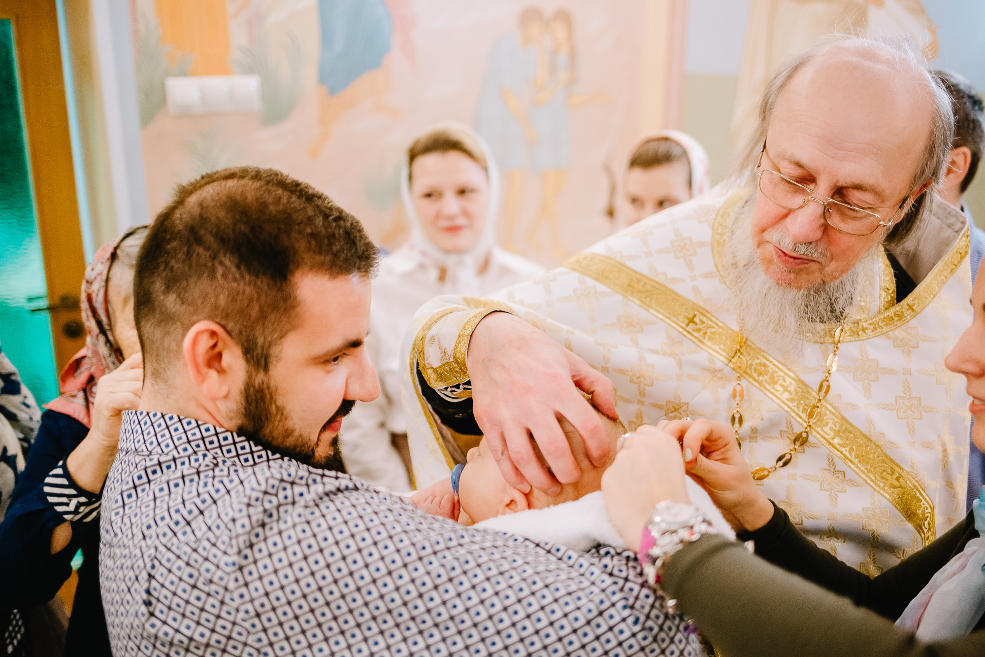 Крещение младенца в храме Георгия Победоносца на Поклонной горе