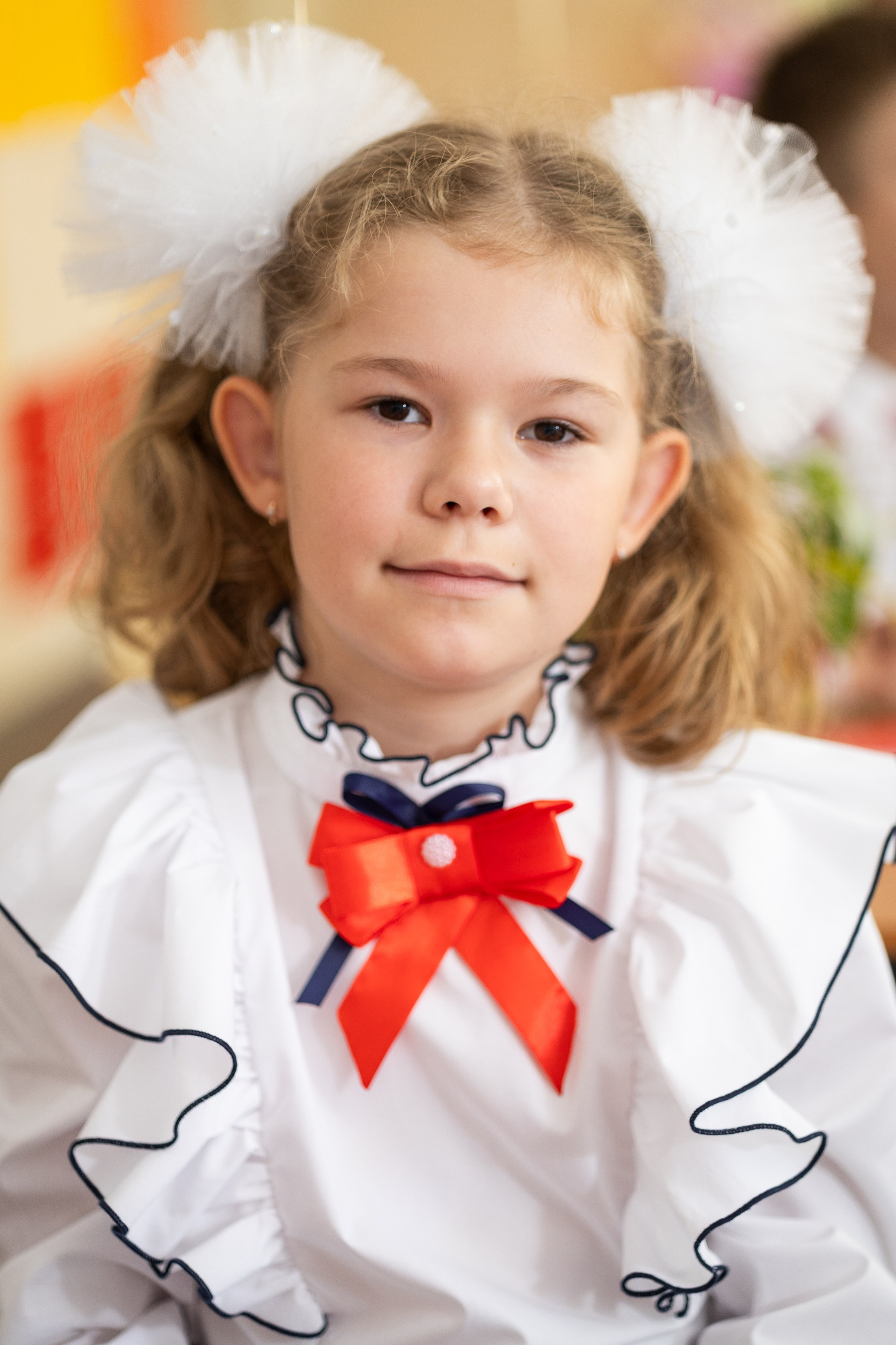 Девочка с бантами на 1 сентября