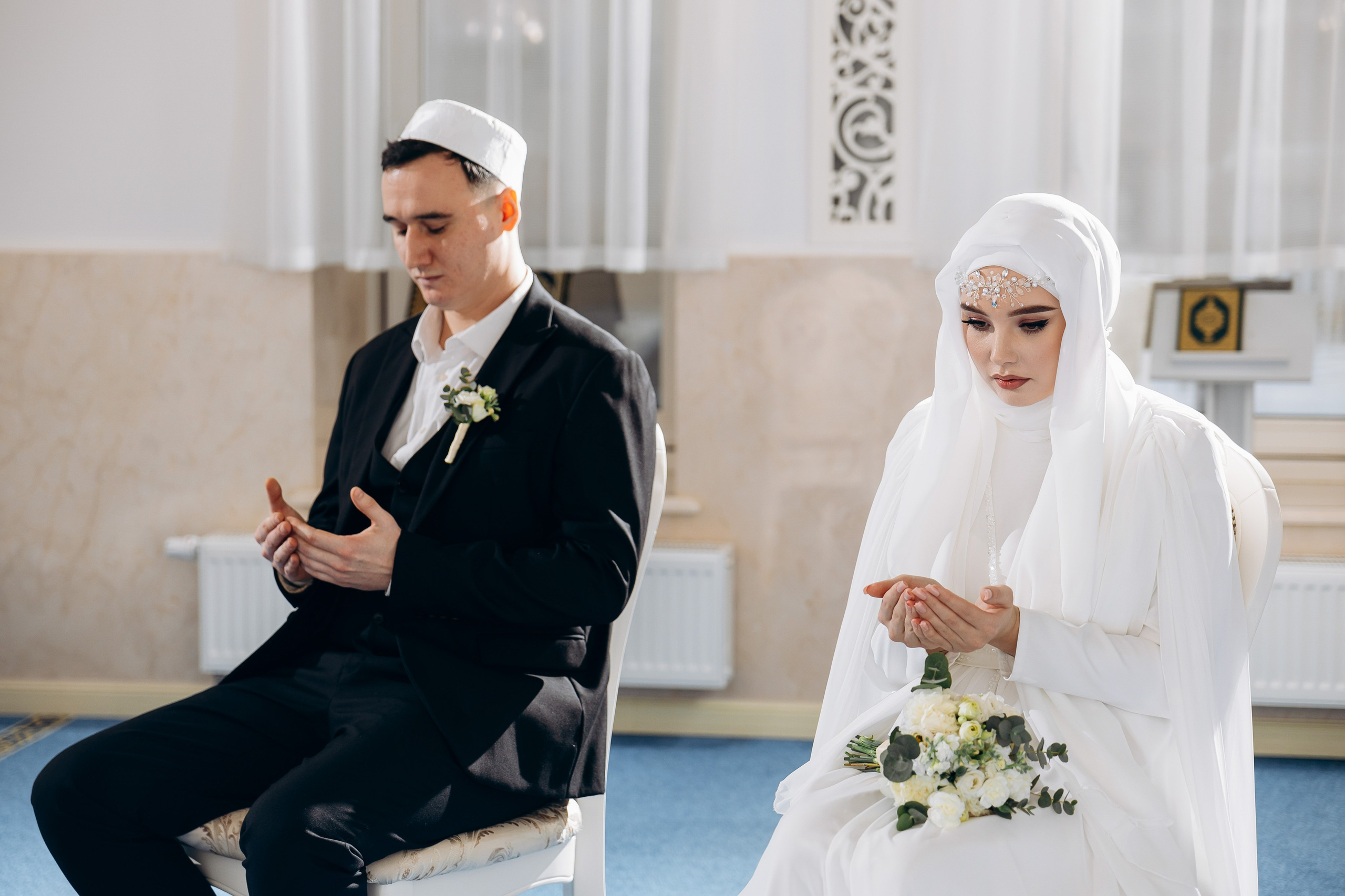 никах в мечети Иман Нуры,, фотосессия в мечети Иман Нуры, фотограф на никах в Казани Ranas4you, образ невесты на никах, завязывание платка Казань, платье на никах Казань