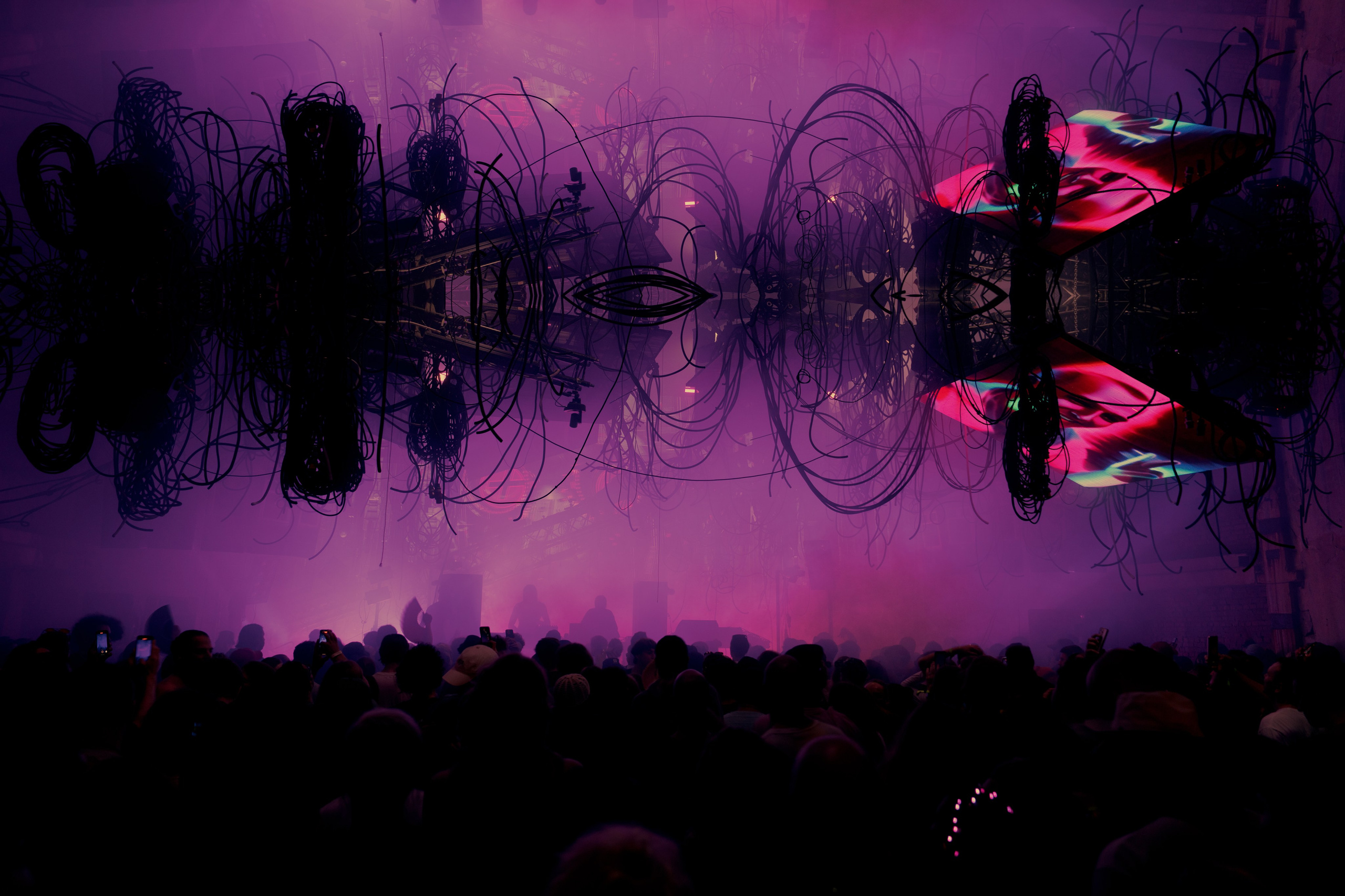 Outline 2024. @tomrus: Рустам Шагиморданов — фотограф