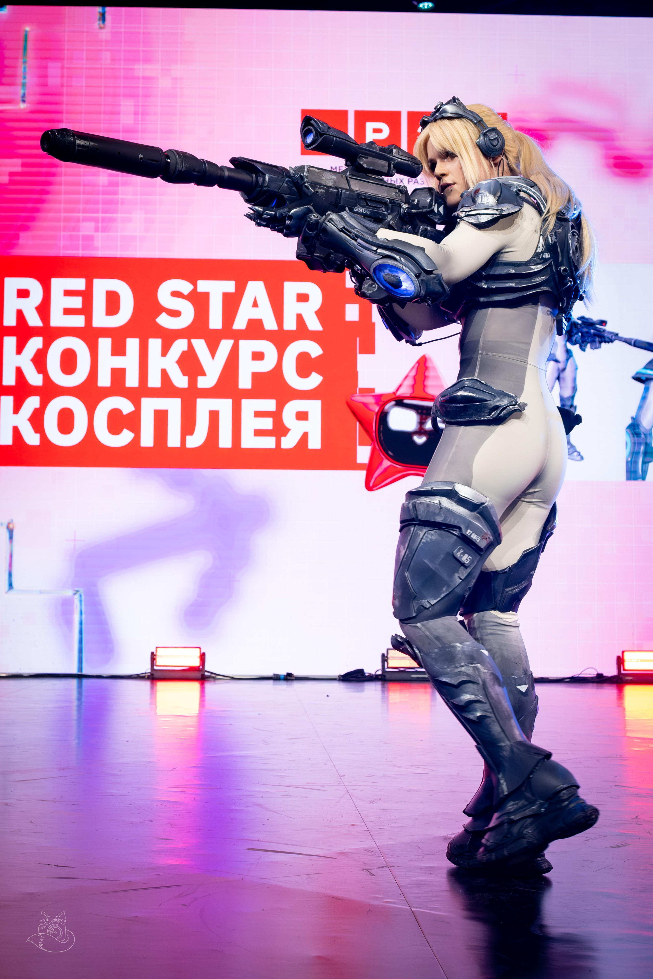 Сцена РЭД ЭКСПО 2024. Косплей фотограф