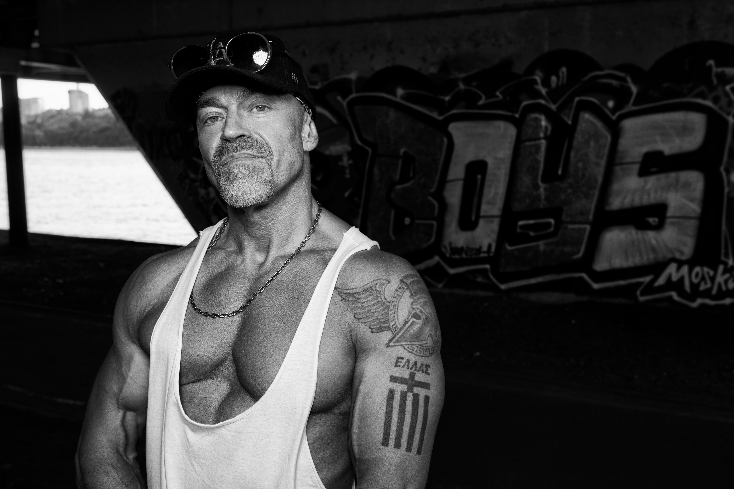 Фотосет на улице и спортплощадке с Александром для контента. Дмитрий Шульгин, портретный фотограф в Воронеже