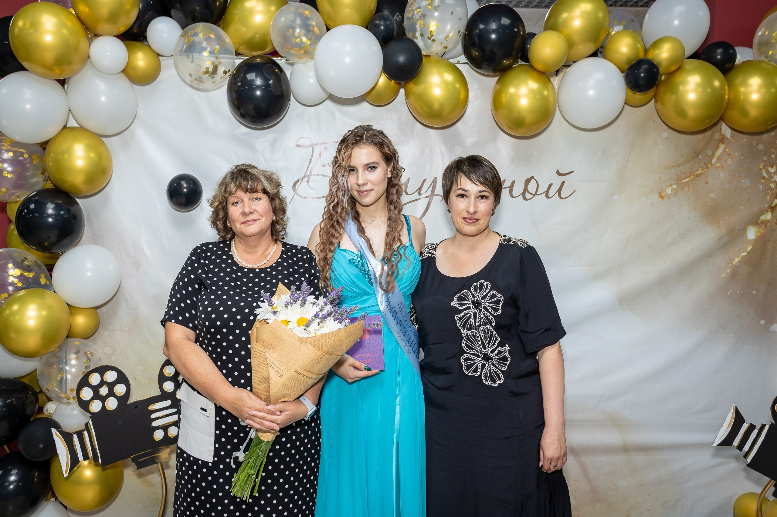 Вручение аттестата и выпускной вечер. Выпускные альбомы Майкоп, Краснодар Елена Золотарева