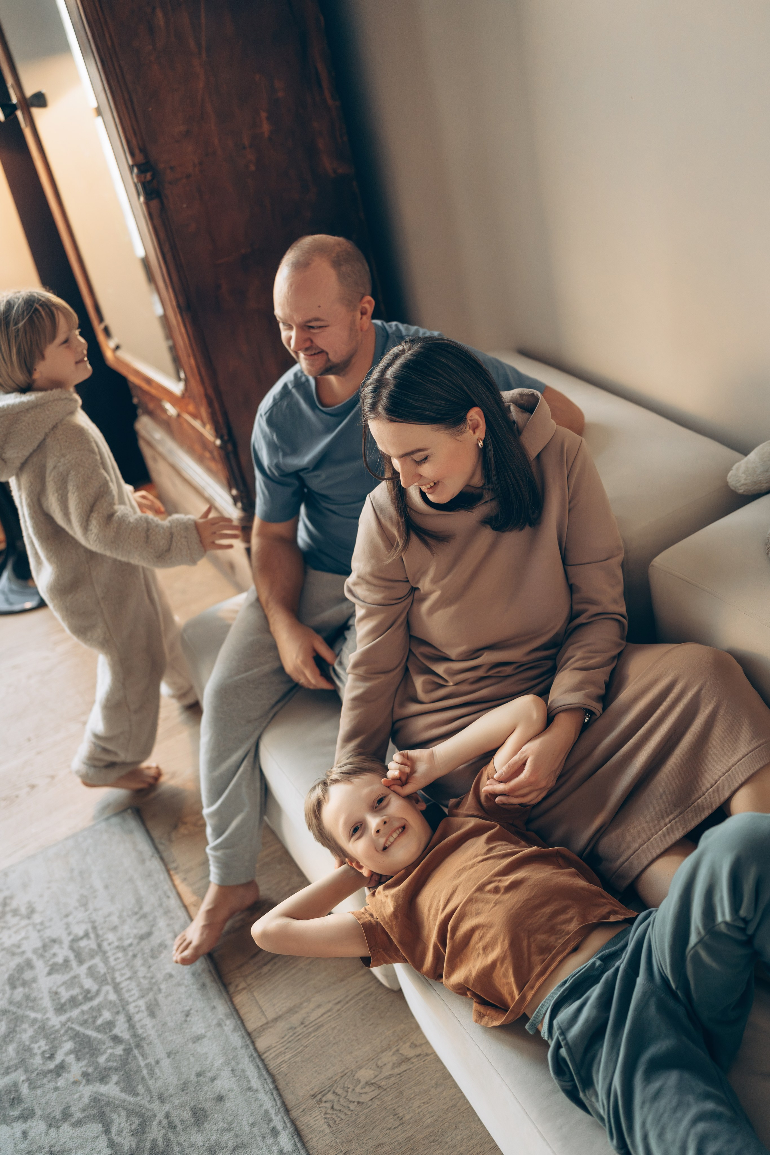 Семейная фотосессия в студии. Детский, семейный и ньюборн фотограф в Москве Юлия Шуарт