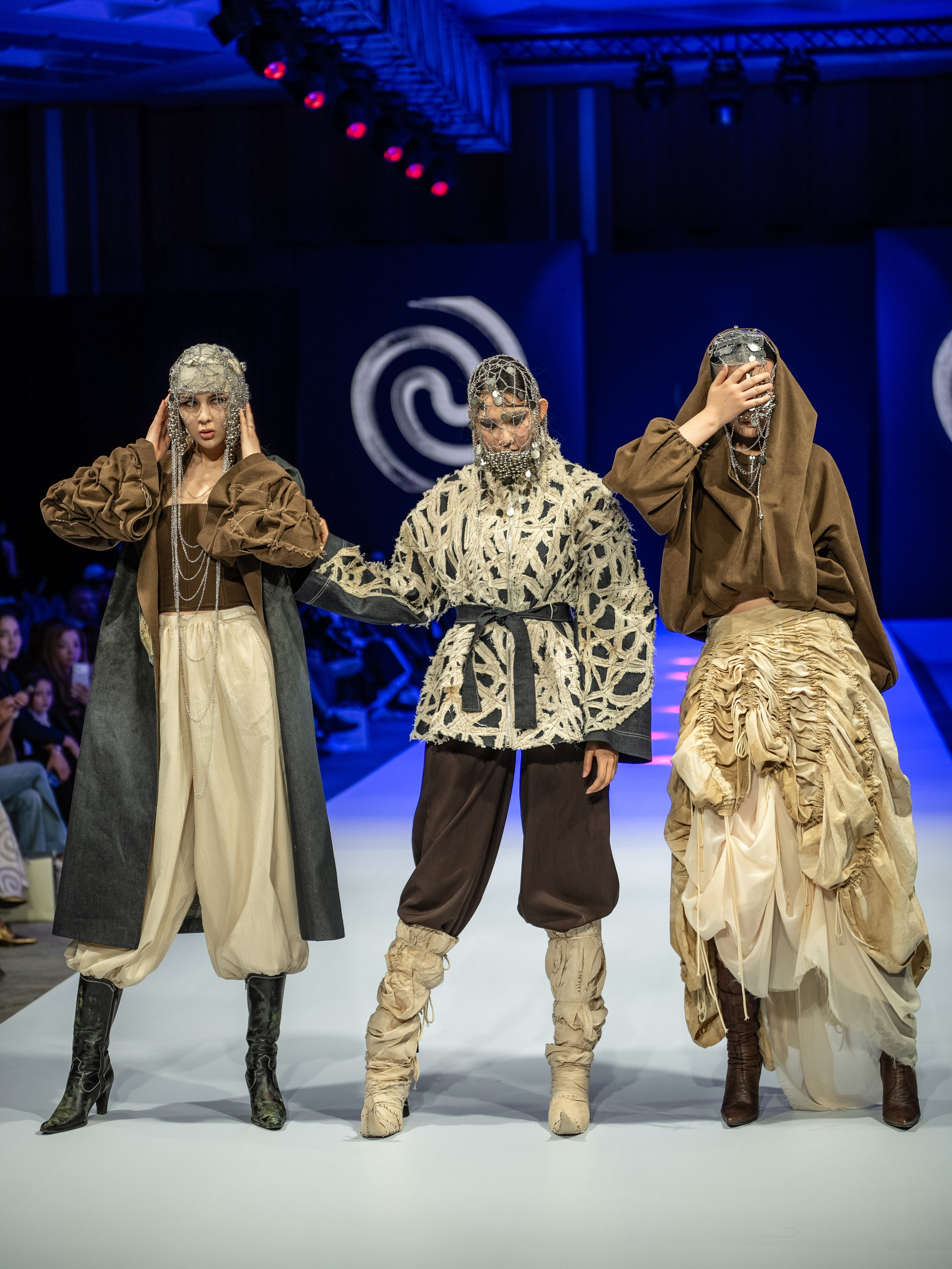 Eurasia Fashion Week 2026 Dissonance 02. Сайт Алматинского НЮ АРТ, будуар и фэшн фотографа Дениса Карпенко