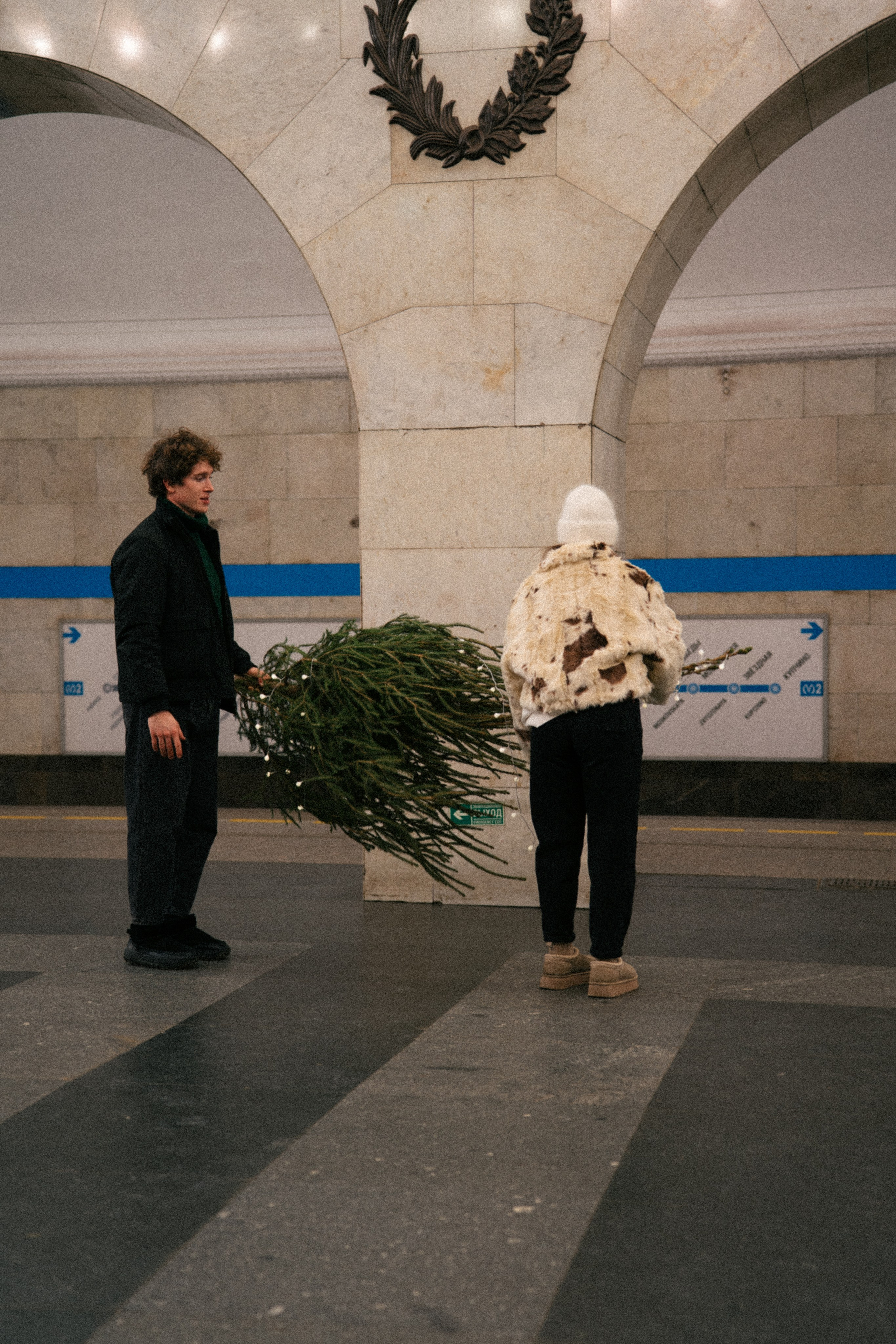 НОВОГОДНЯЯ ПРОГУЛКА ПАРЫ ПО ЧЕРНЫШЕВСКОЙ ПЕРЕД НОВЫМ ГОДОМ. Профессиональный фотограф, Санкт-Петербург — Виктория Богомолова