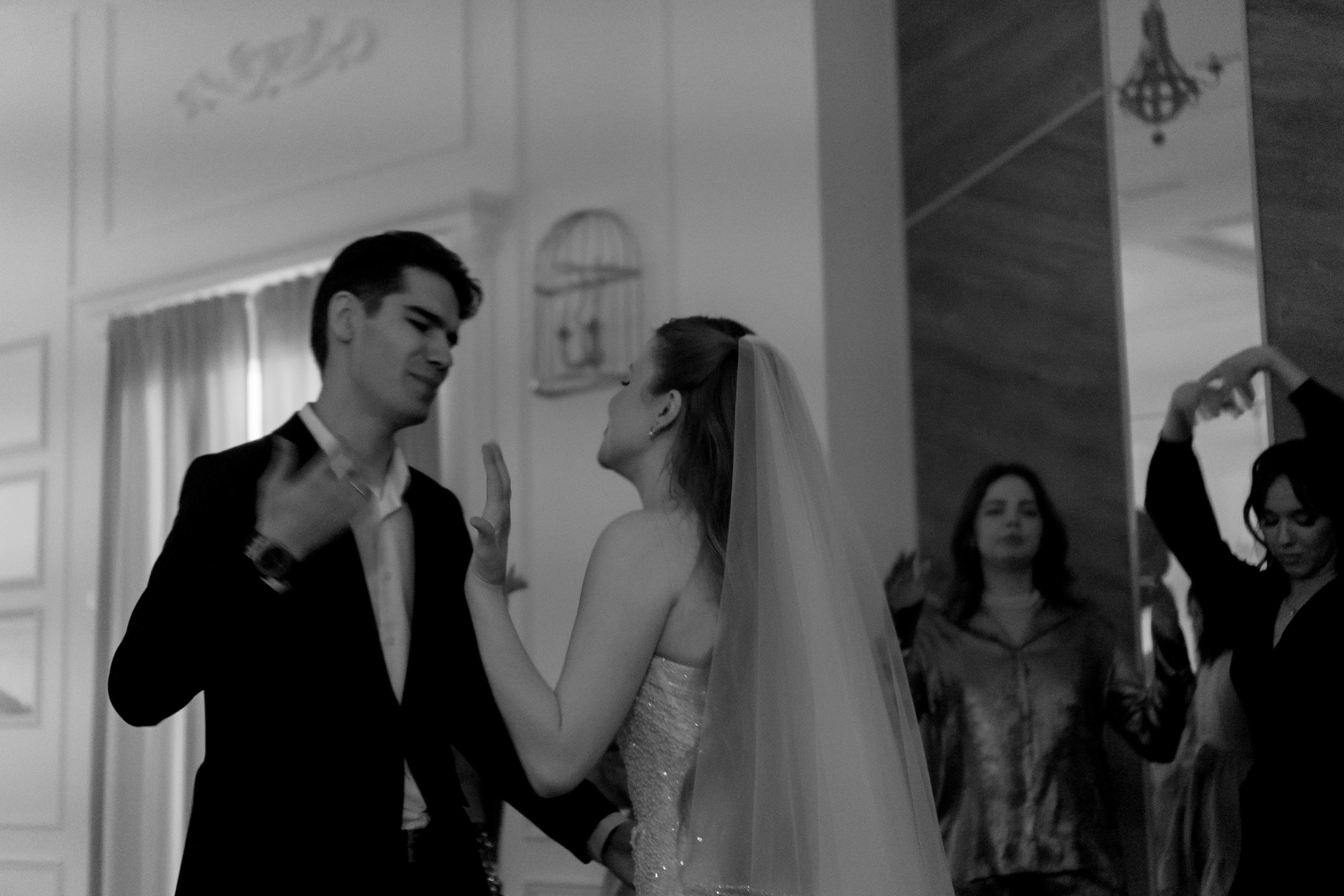 СВАДЕБНАЯ СЬЕМКА СБОРОВ В ОТЕЛЕ И ВЫЕЗД НА ЦЕРЕМОНИЮ (СНЯТО В СИБИРЕ В НИЖНЕВАРТОВСКЕ). Профессиональный фотограф, Санкт-Петербург — Виктория Богомолова