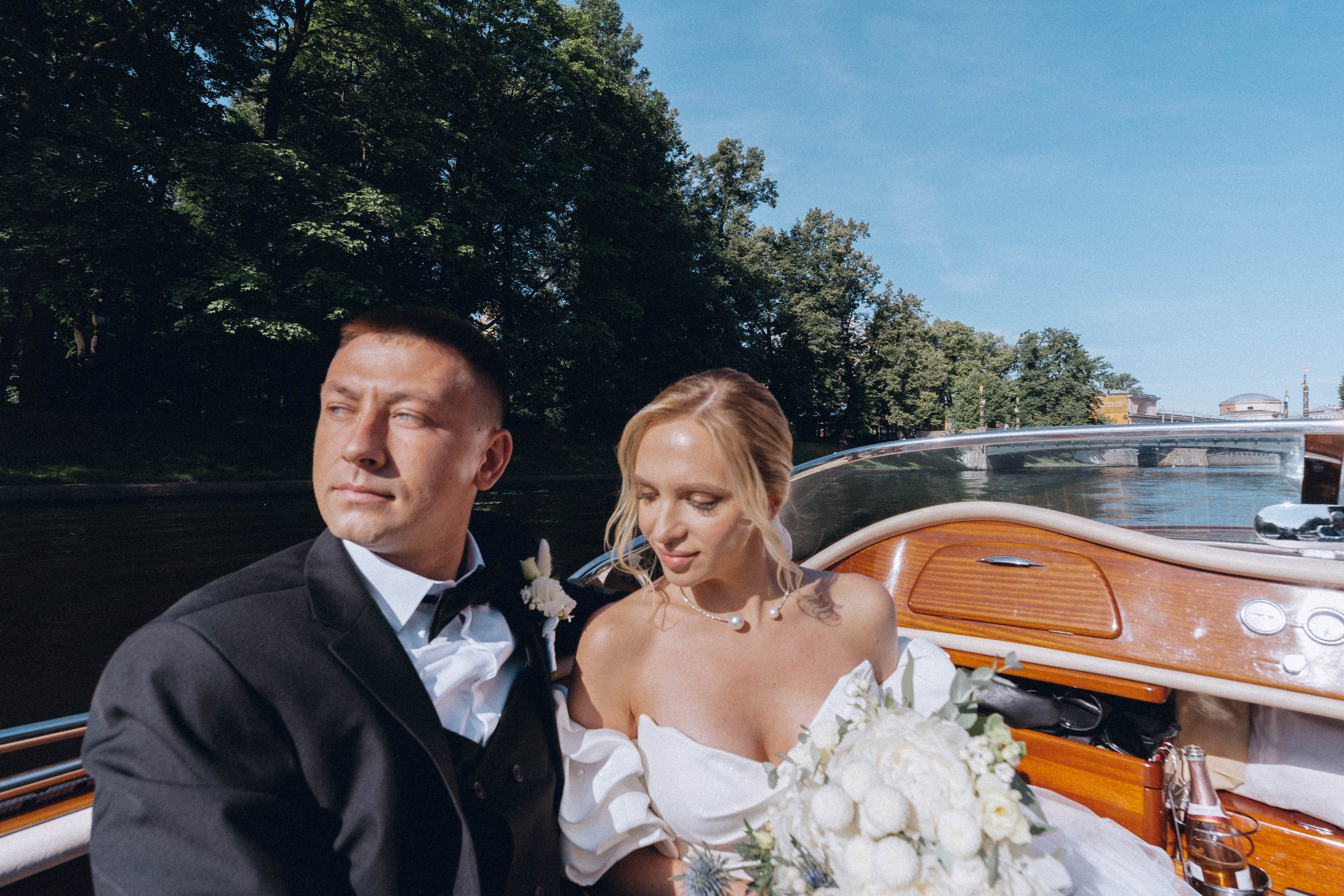 СВАДЕНБНАЯ СЬЕМКА НА КАТЕРЕ ПО КАНАЛАМ САНКТ-ПЕТЕРБУРГА И В АКВАТОРИИ НЕВЫ. Профессиональный фотограф, Санкт-Петербург — Виктория Богомолова