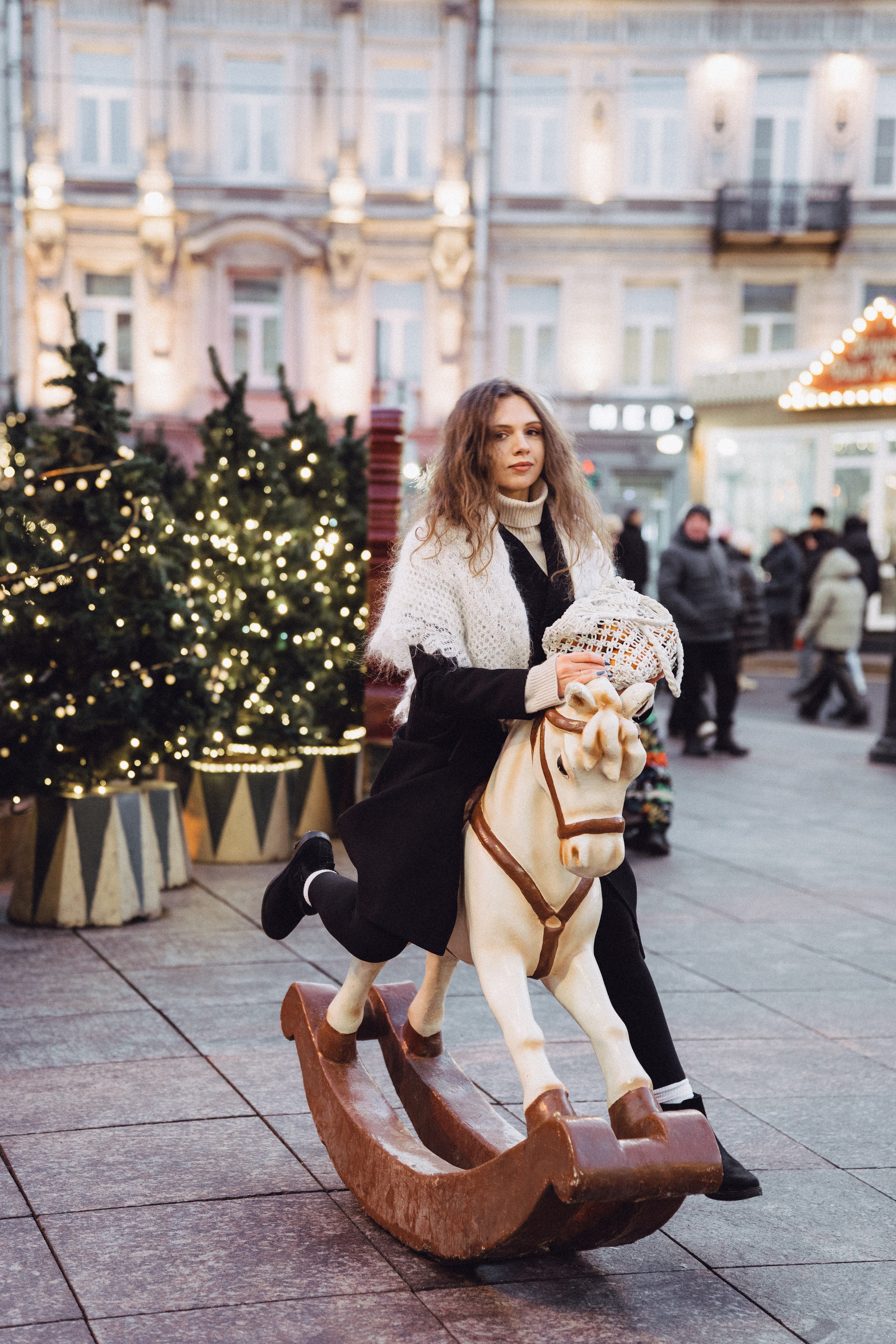ПРОГУЛКА НА МАНЕЖНОЙ ПЛОЩАДИ ДЛЯ ДЕВУШКИ ПЕРЕД НОВЫМ ГОДОМ (НОВОГОДНЯЯ ФОТОСЕССИИЯ НА МАНЕЖНОЙ ПЛОЩАДИ). Профессиональный фотограф, Санкт-Петербург — Виктория Богомолова