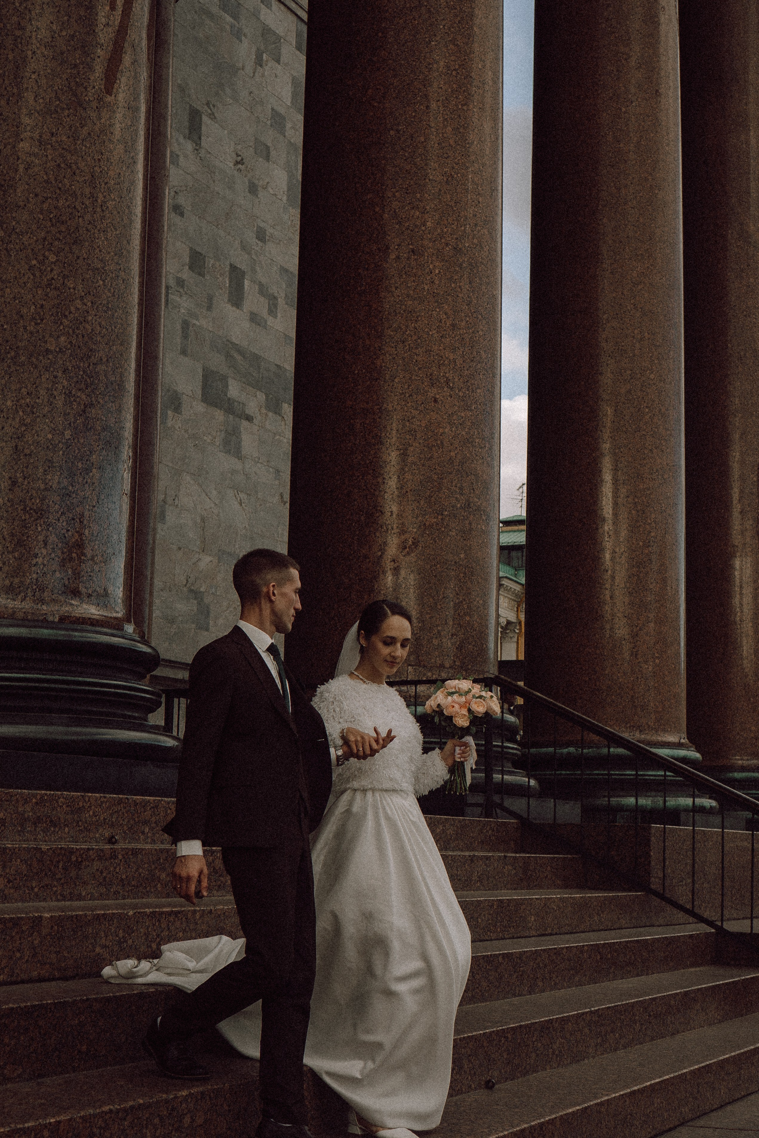 СВАДЕБНАЯ ПРОГУЛКА В САНТК-ПЕТЕРБУРГЕ (ИСАКИЕВСКИЙ СОБОР, ЗИМНЯЯ КАНАВКА, ЭРМИТАЖ И БОЛЬШАЯ МОРСКАЯ УЛИЦА). Профессиональный фотограф, Санкт-Петербург — Виктория Богомолова