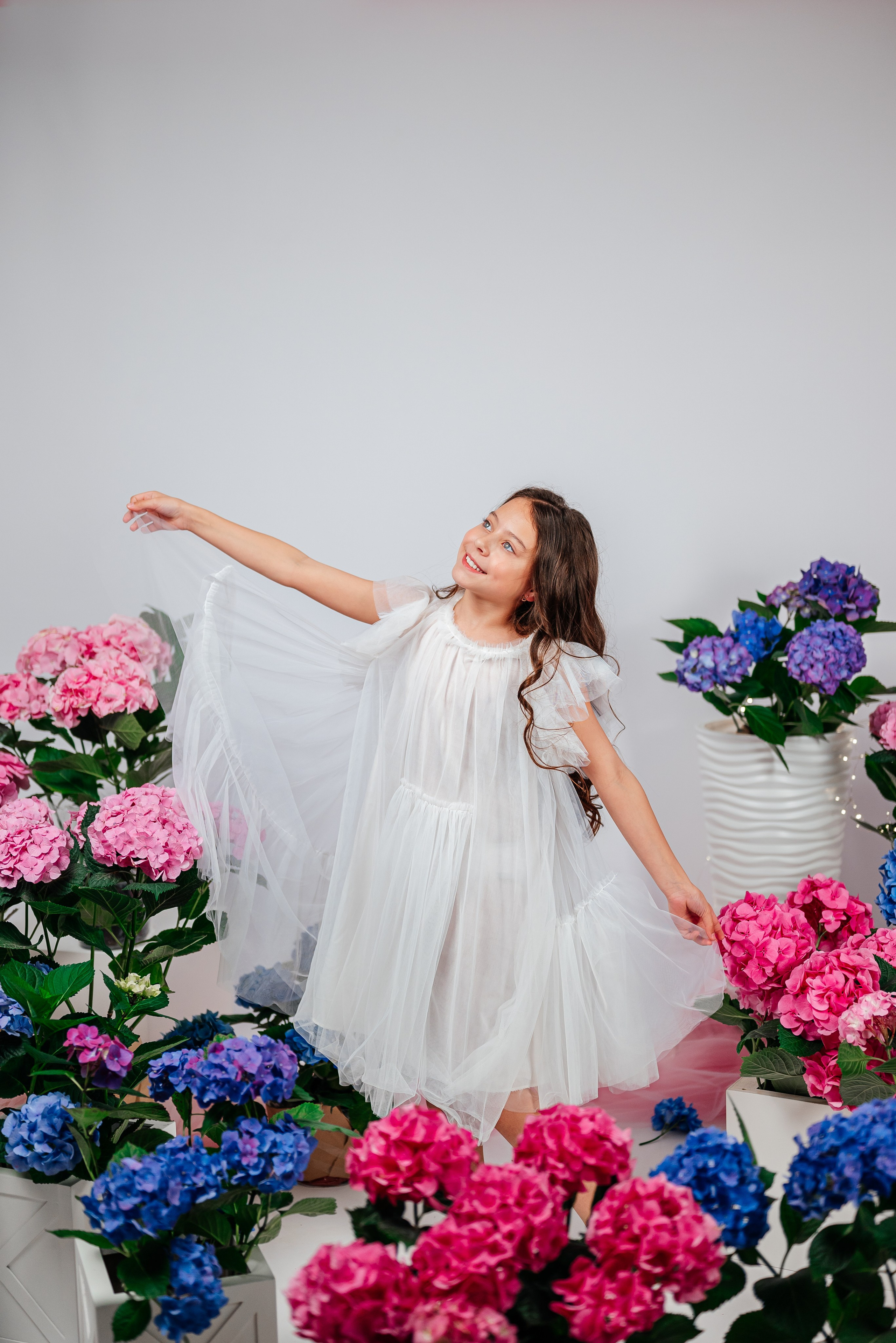 Вероника и гортензии. Семейный фотограф в Краснодаре