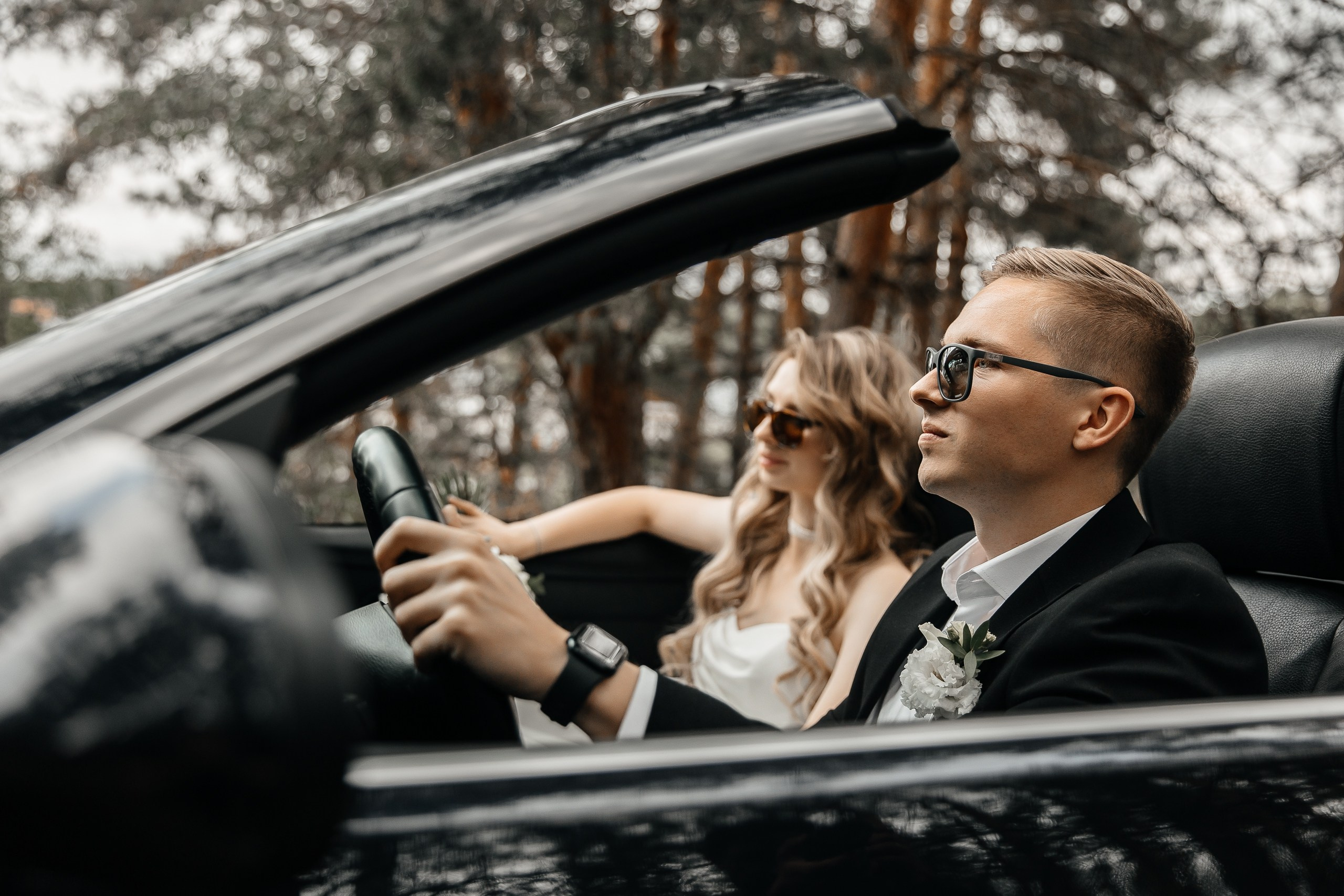 Здравствуйте! Я&nbsp;свадебный фотограф из&nbsp;Ульяновска, работаю в&nbsp;том числе по&nbsp;всей России и&nbsp;с&nbsp;выездом за&nbsp;границу. Снимаю свадьбы, lovestory, корпоративы, светский репортаж. Провожу обучение по&nbsp;фотографии, мастер-классы и&nbsp;воркшопы для других фотографов.