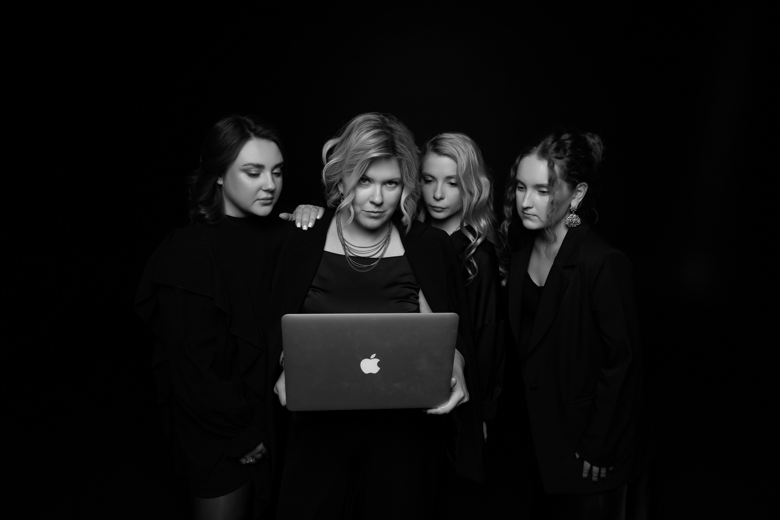 Деловой девичник. Фотограф свадебный, репортажный, индивидуальный, фото для маркетплейсов, брендов, автосалонов