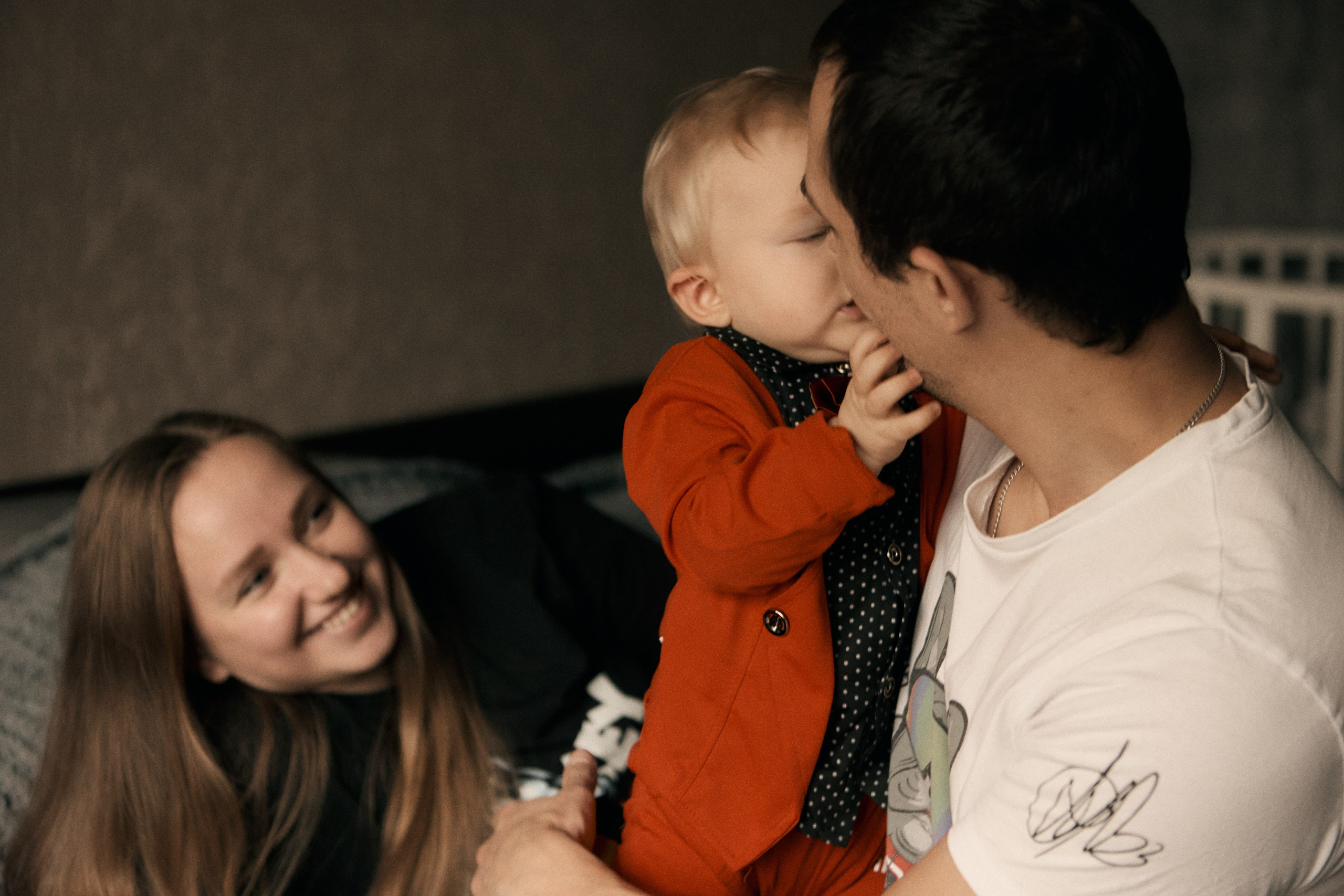 Семейная фотосессия дома и на прогулке в Москве