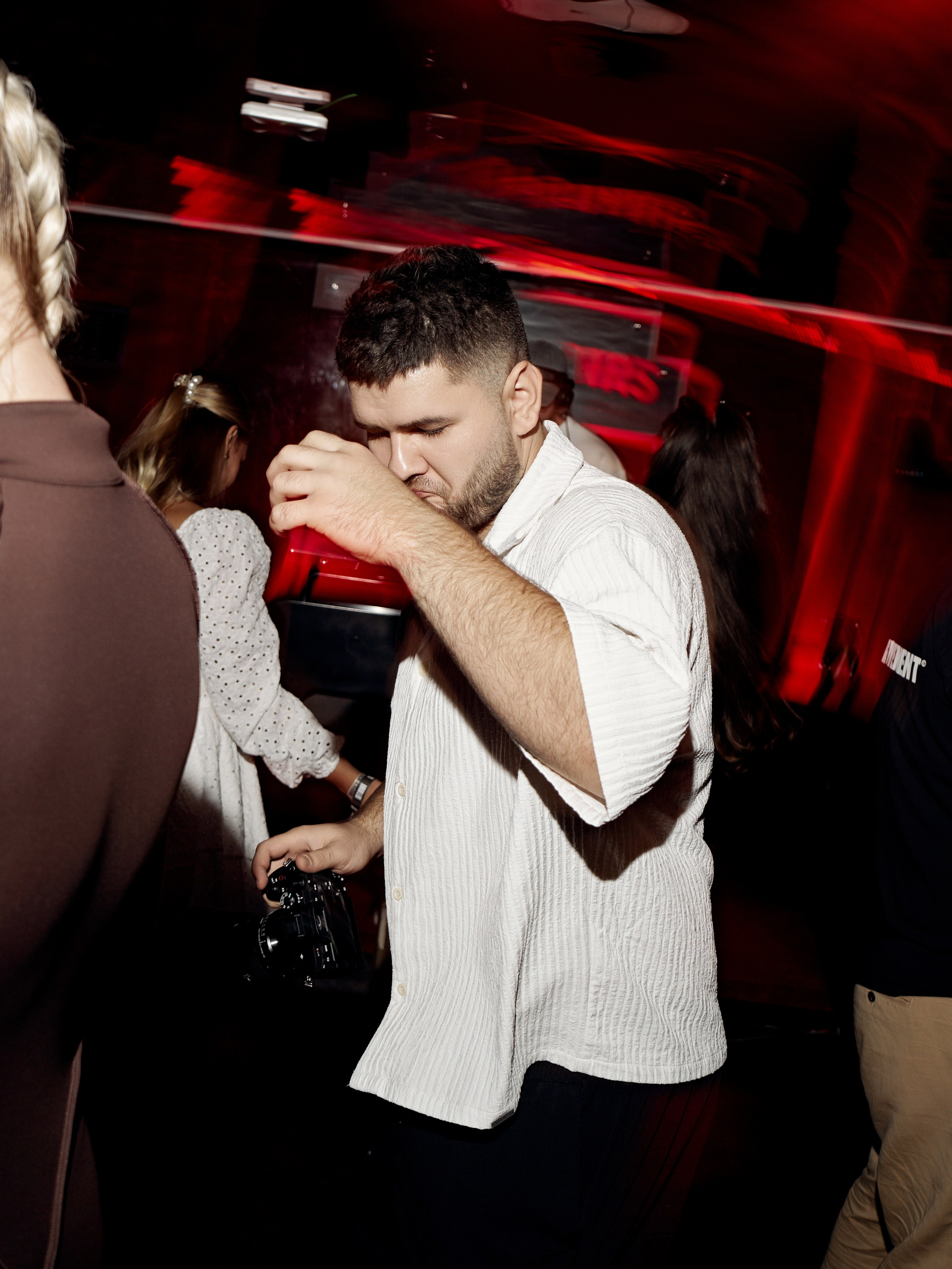 CLUB. NOIZOMAX Художественный фотограф в Дубай