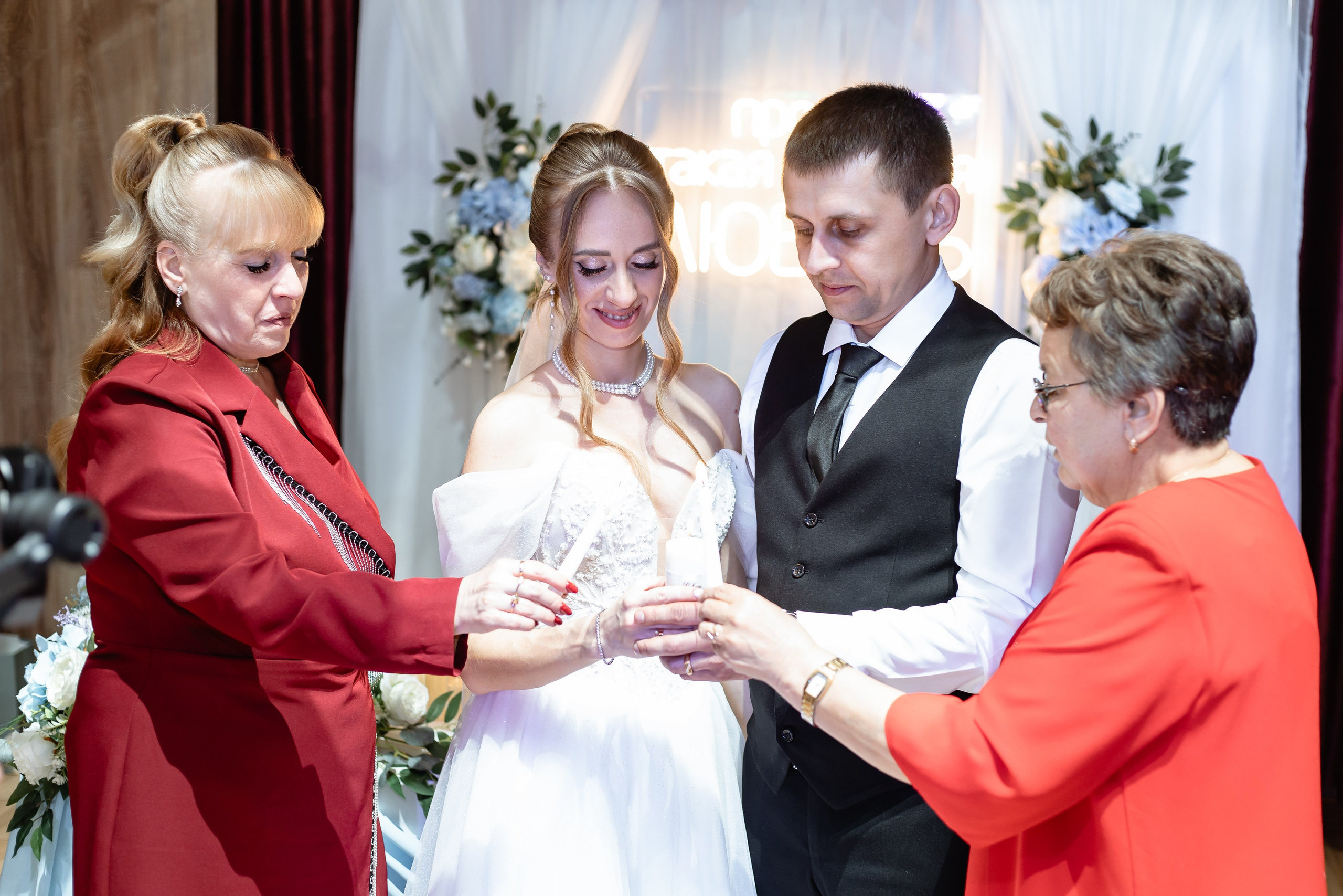 Анонс свадебных фотографий Вики и Александра. Фотограф Михаил Александров