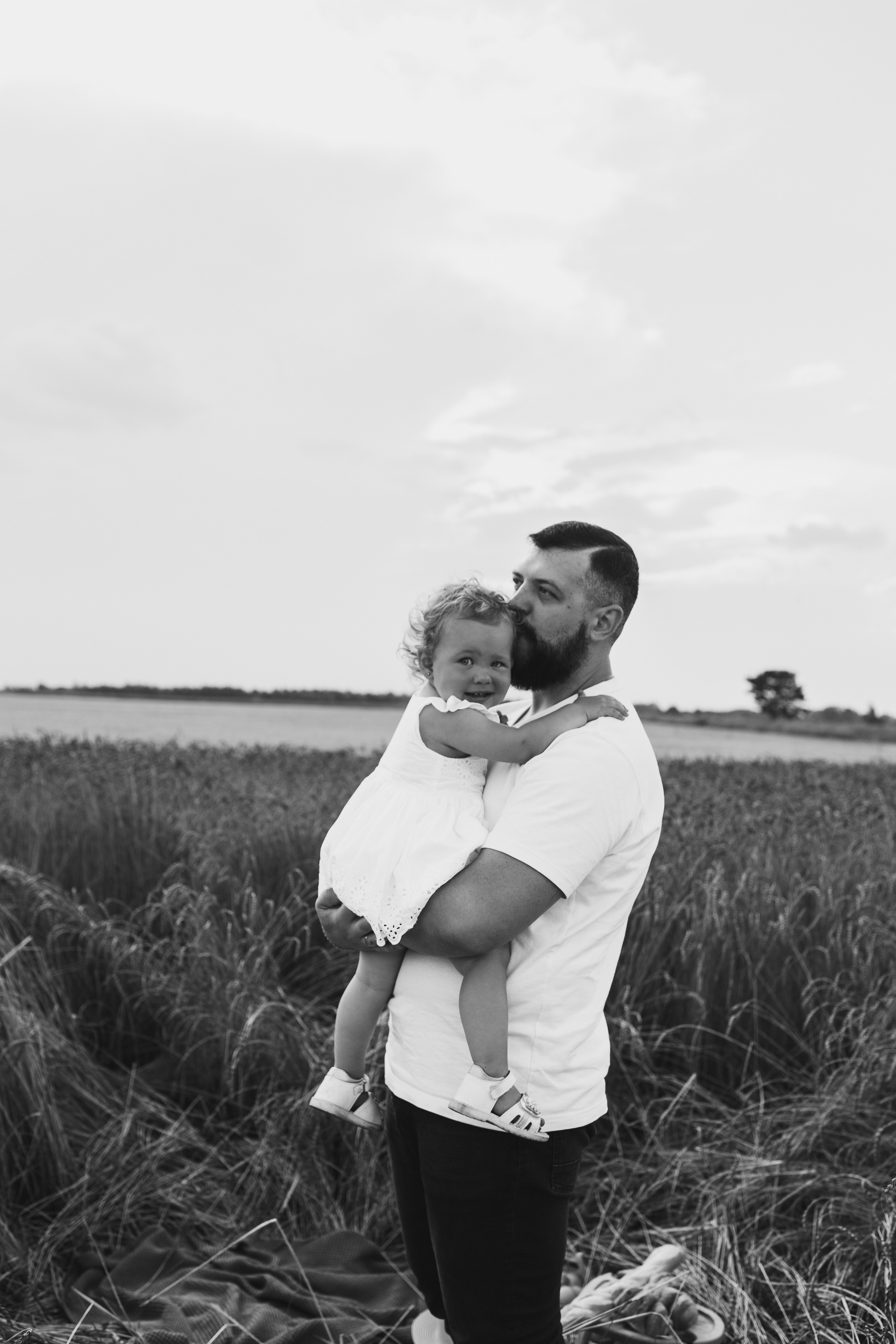 Вика Саша Алиса поле. Семейный и свадебный фотограф в Екатеринбурге Орлова Ирина