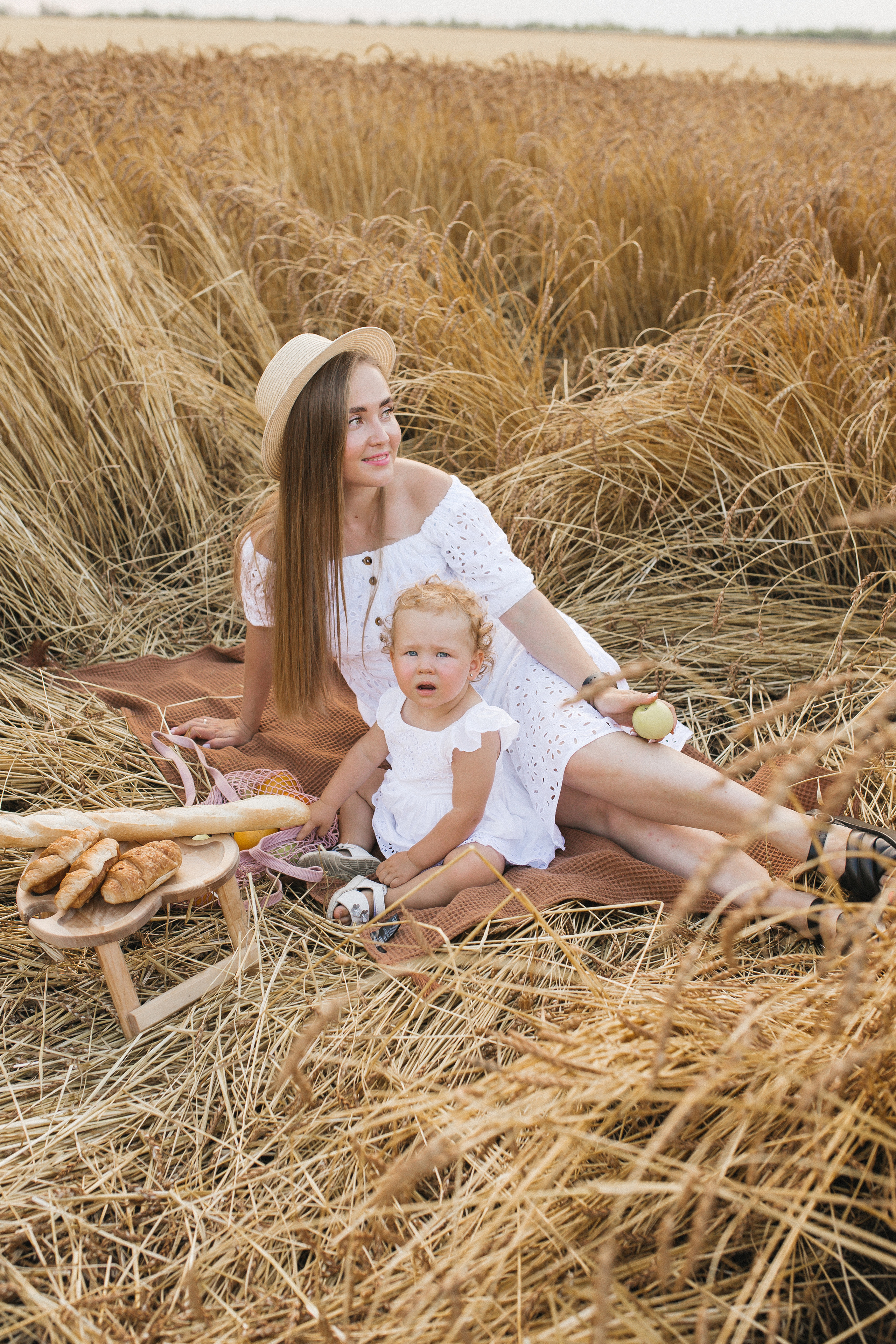 Вика Саша Алиса поле. Семейный и свадебный фотограф в Екатеринбурге Орлова Ирина