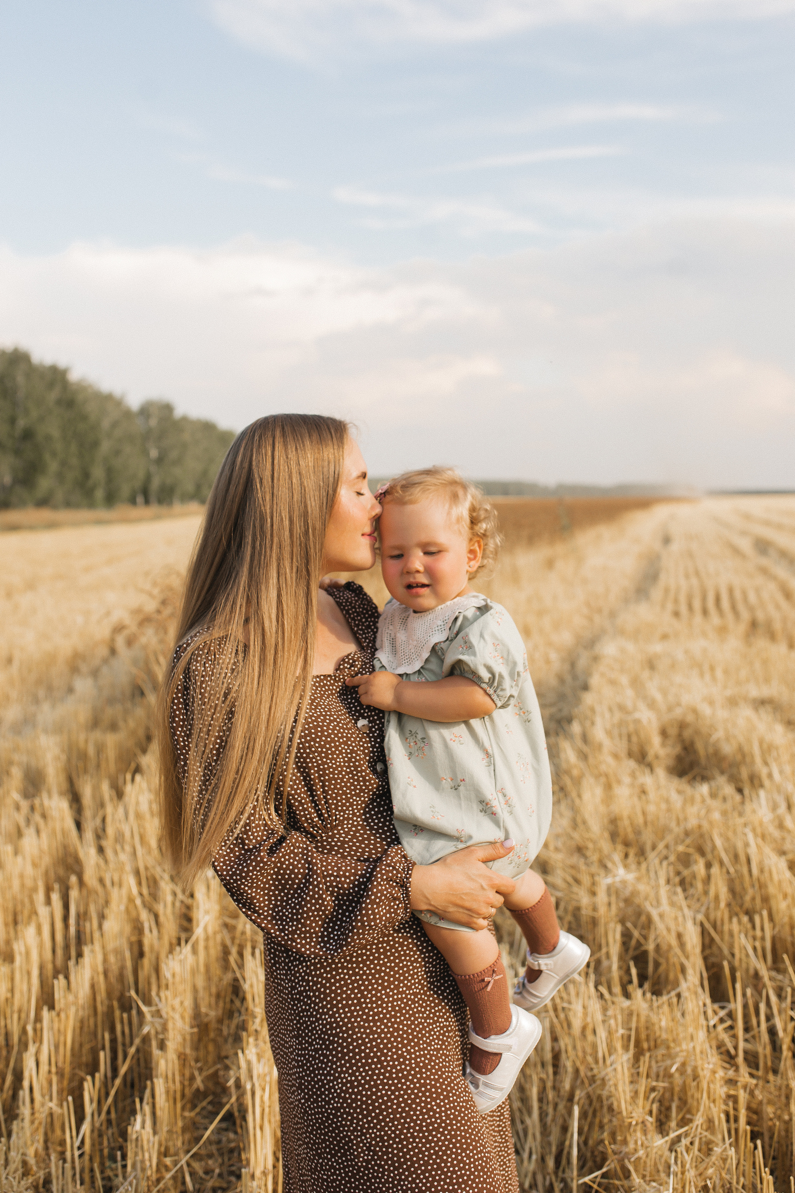 Вика Саша Алиса поле. Семейный и свадебный фотограф в Екатеринбурге Орлова Ирина
