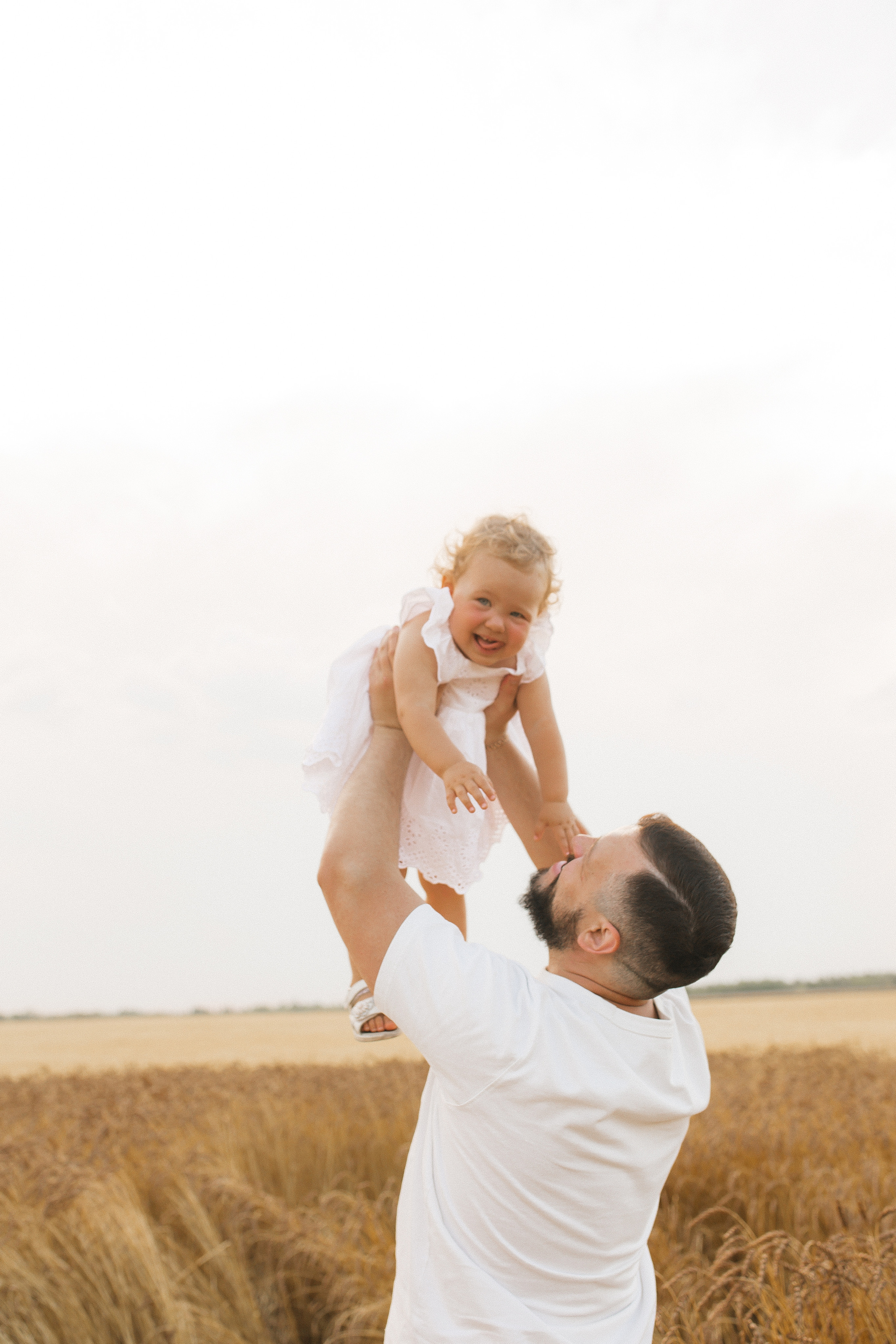 Вика Саша Алиса поле. Семейный и свадебный фотограф в Екатеринбурге Орлова Ирина
