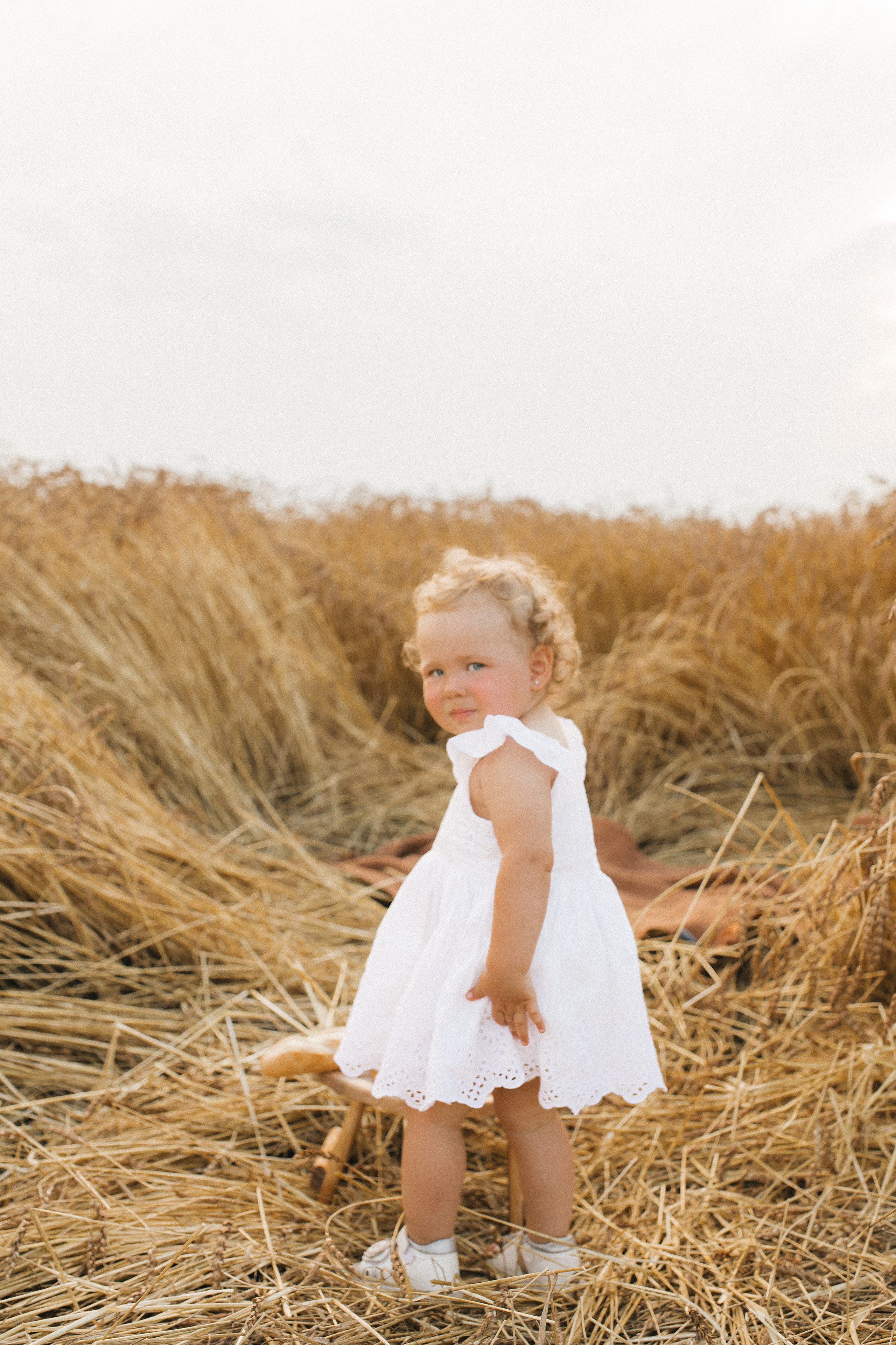 Вика Саша Алиса поле. Семейный и свадебный фотограф в Екатеринбурге Орлова Ирина