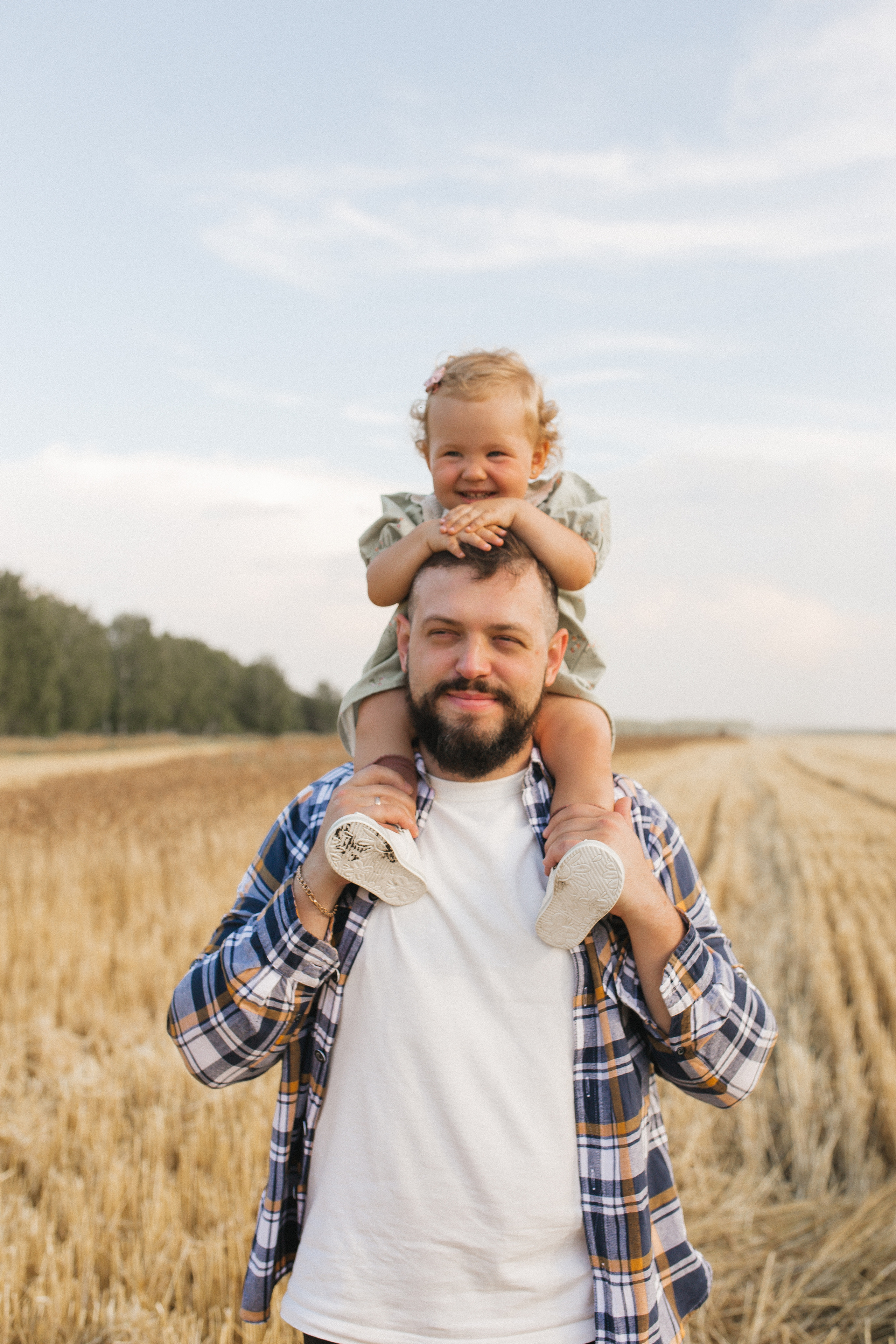 Вика Саша Алиса поле. Семейный и свадебный фотограф в Екатеринбурге Орлова Ирина