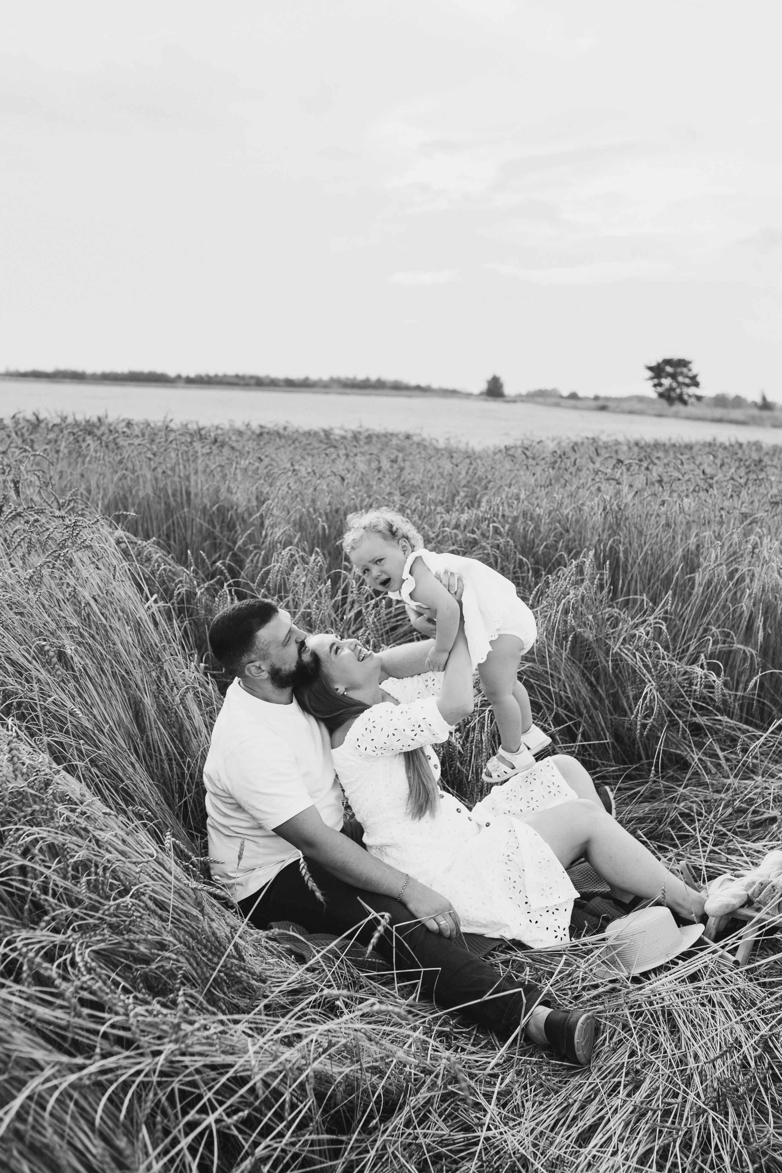 Вика Саша Алиса поле. Семейный и свадебный фотограф в Екатеринбурге Орлова Ирина