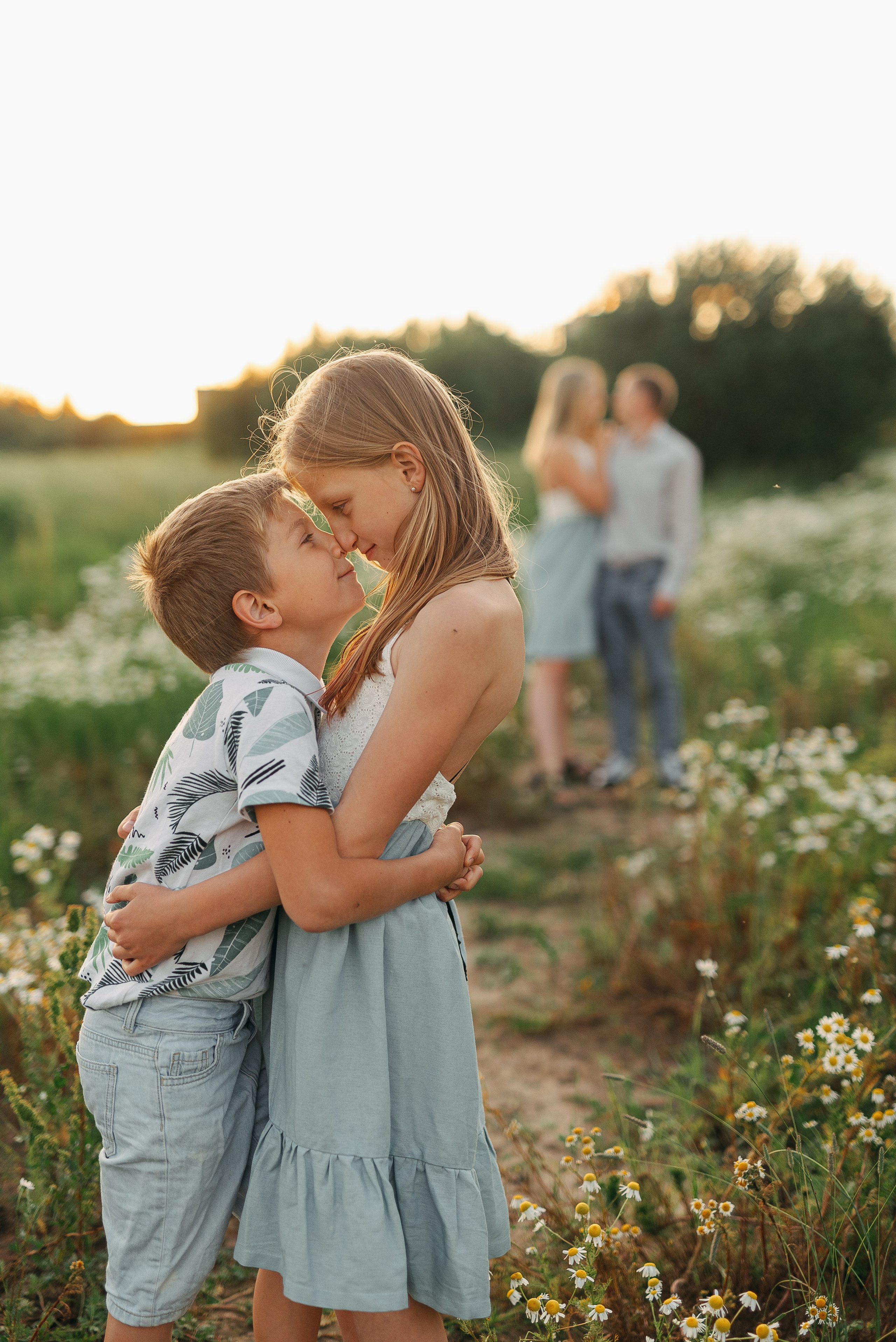 Фотосессия в ромашковом поле. Семейный детский фотограф. Фотосессия в Минске