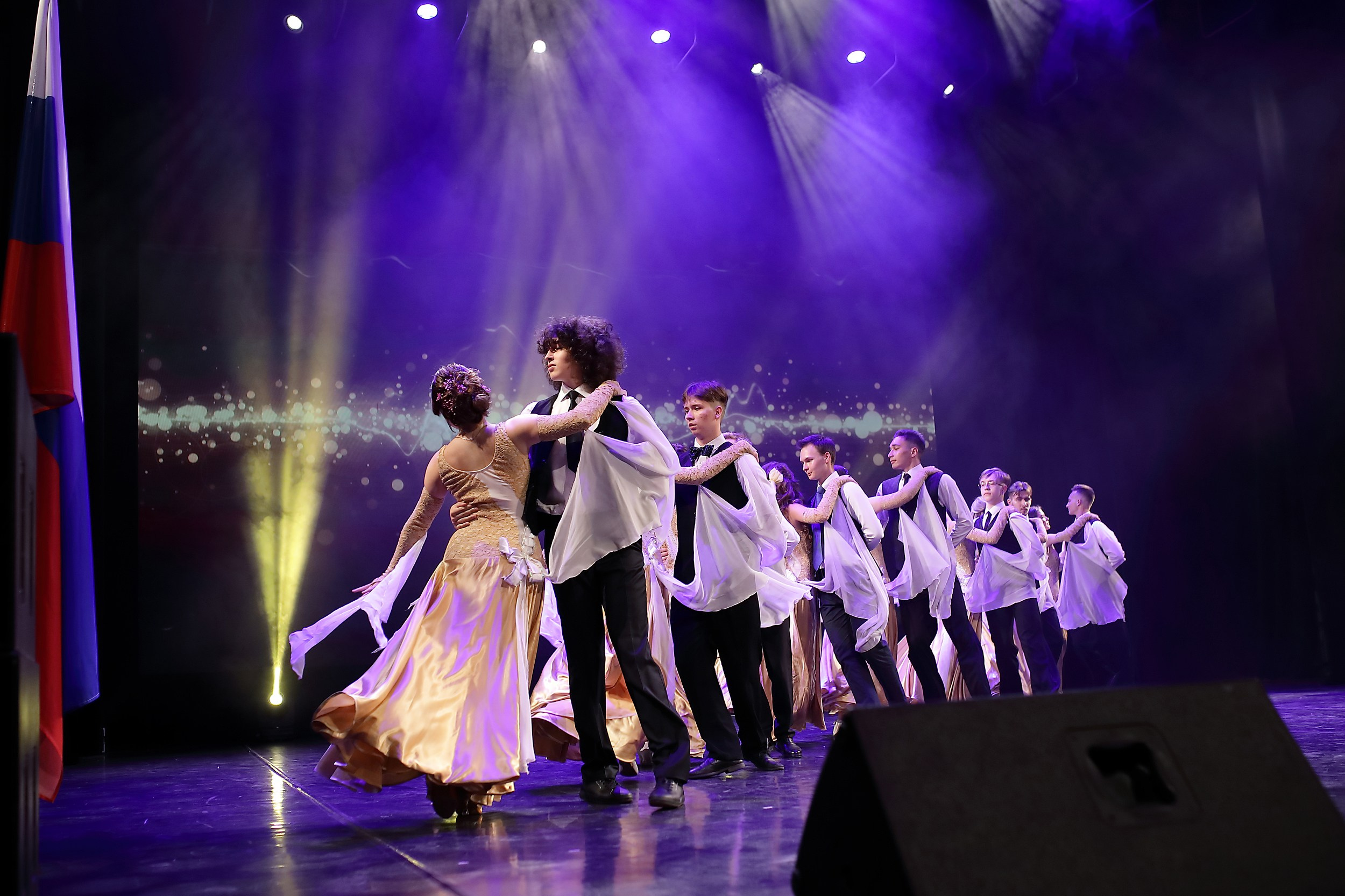 танец выпускников гимназия 9 екатеринбург дк урал
