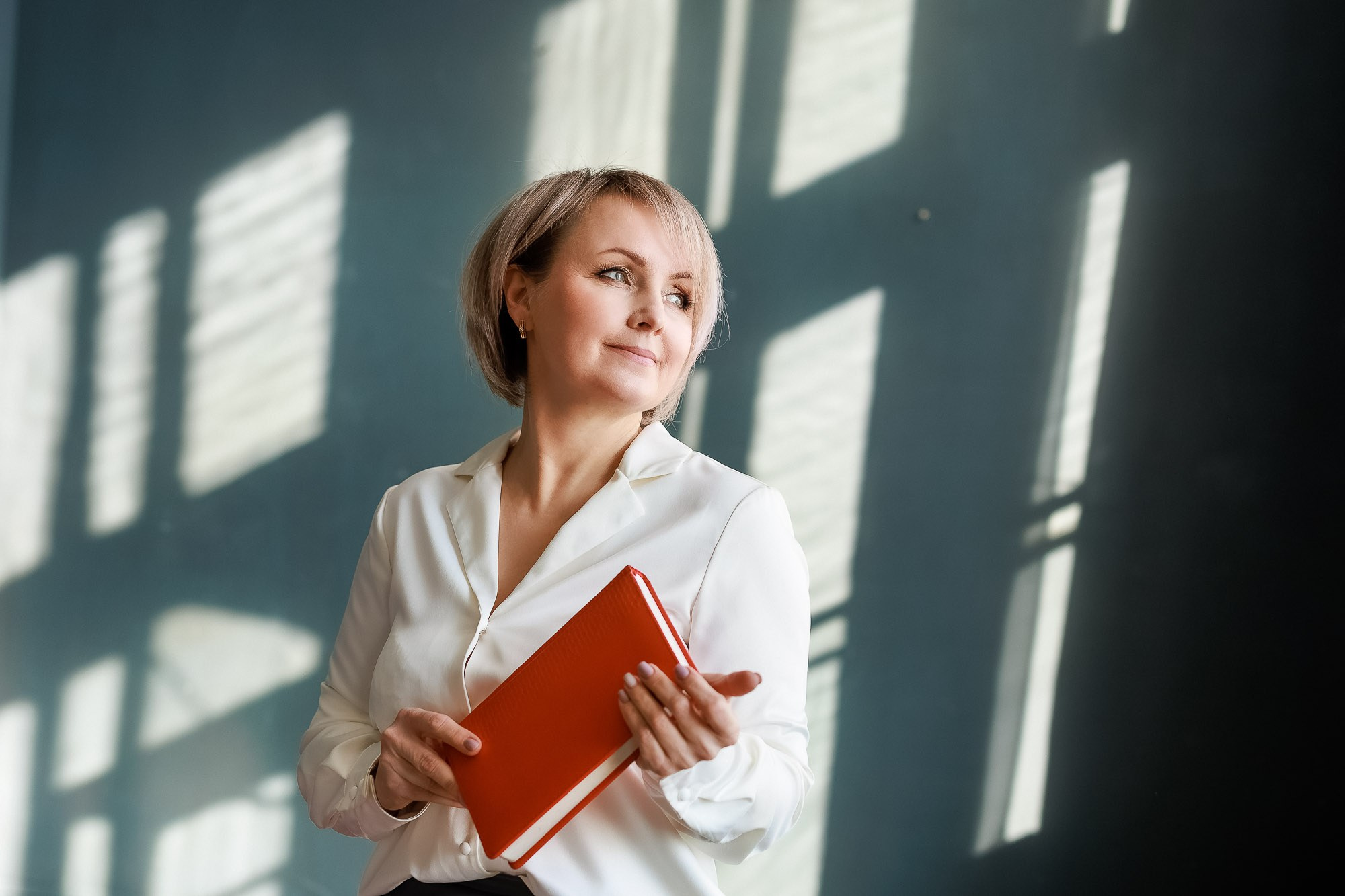 Людмила Иванова риелтор деловой портрет, фотосессия в астрахани, фотосъемка для выборов,  бизнес портрет, фотограф в астрахани, деловая съемка