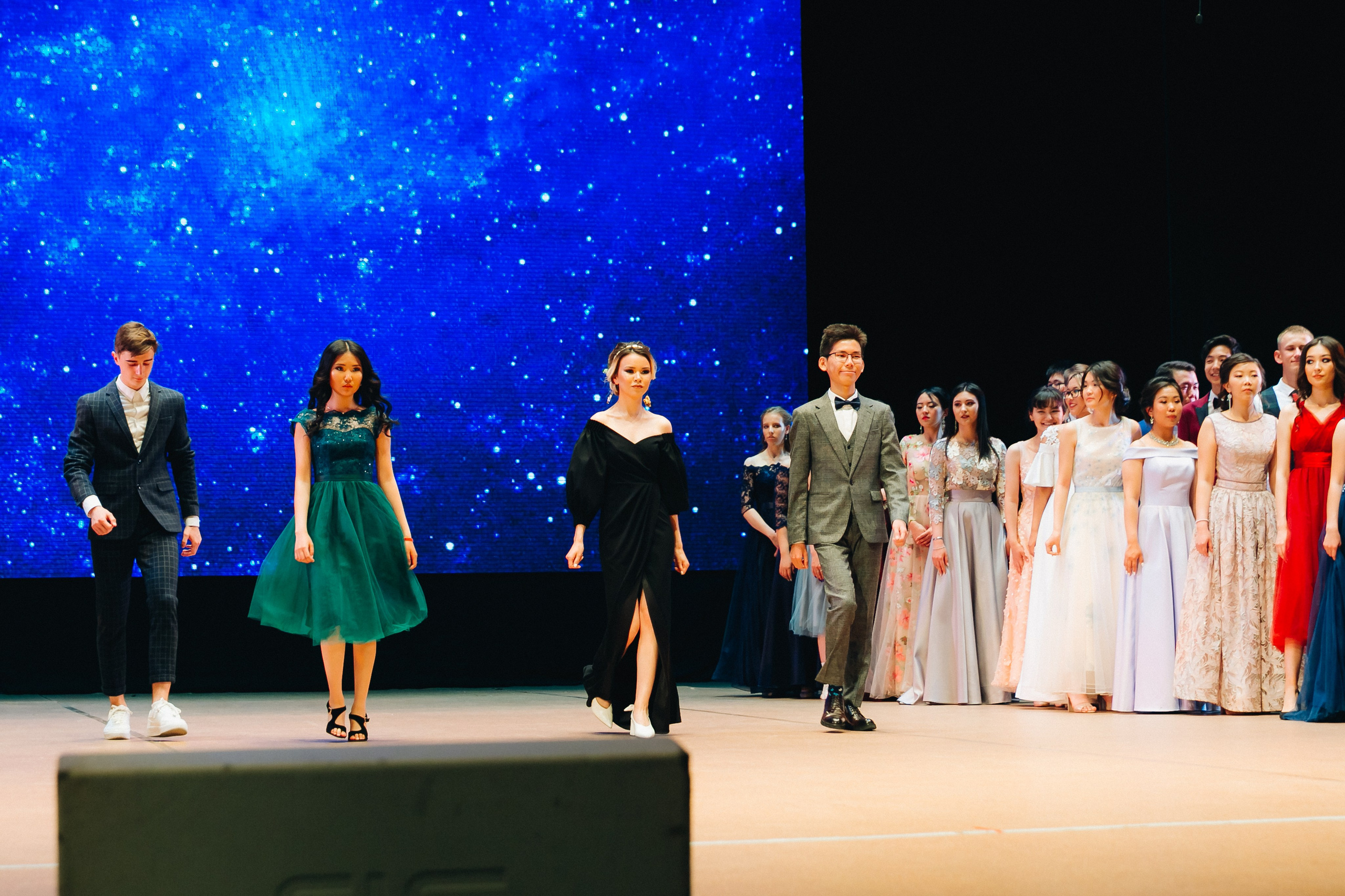 Вручение аттестатов 14 Гимназия. Свадебный и семейный фотограф в Улан-Удэ